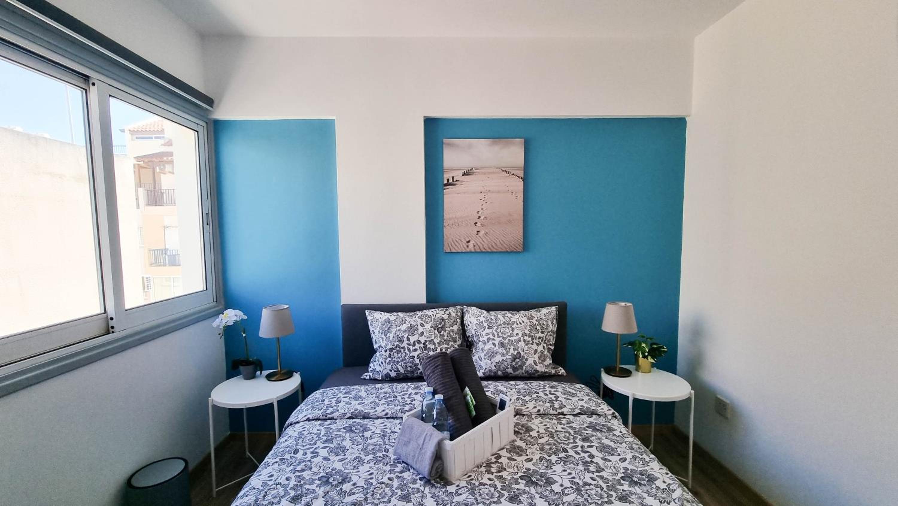 Modern Retreat: 2br Stylish Apt with Comfy Rooms! Smart TV with 200MBPS Internet