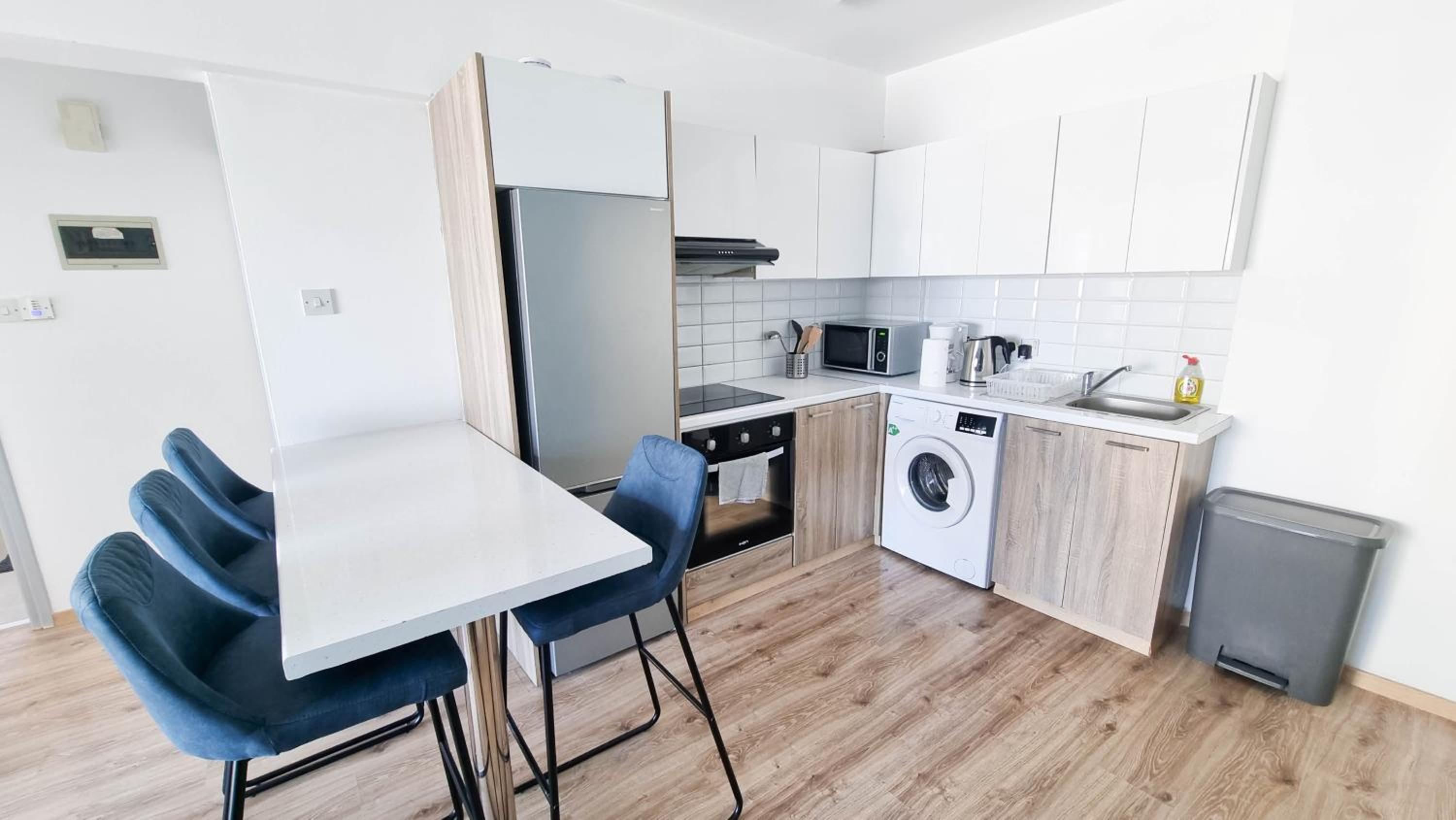 Modern Retreat: 2br Stylish Apt with Comfy Rooms! Smart TV with 200MBPS Internet