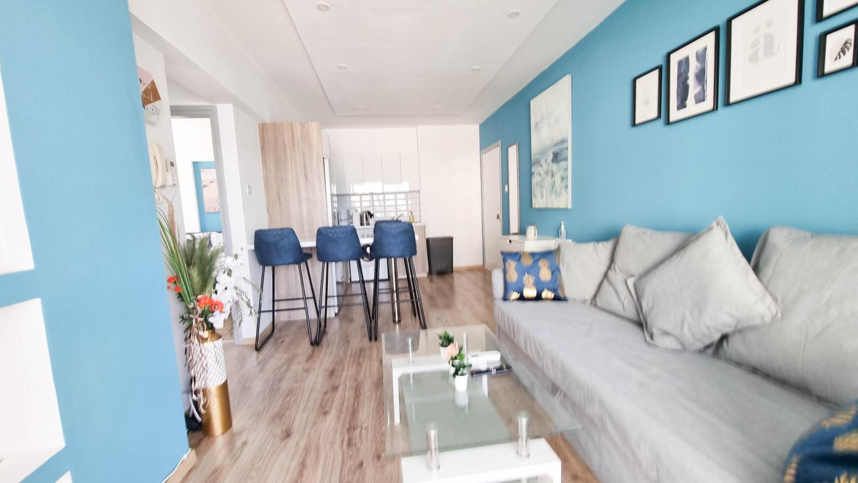 Modern Retreat: 2br Stylish Apt with Comfy Rooms! Smart TV with 200MBPS Internet