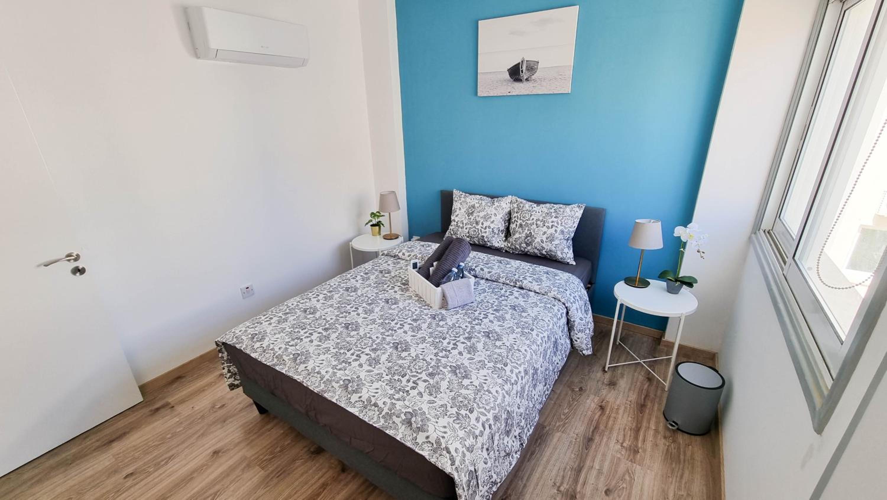 Modern Retreat: 2br Stylish Apt with Comfy Rooms! Smart TV with 200MBPS Internet