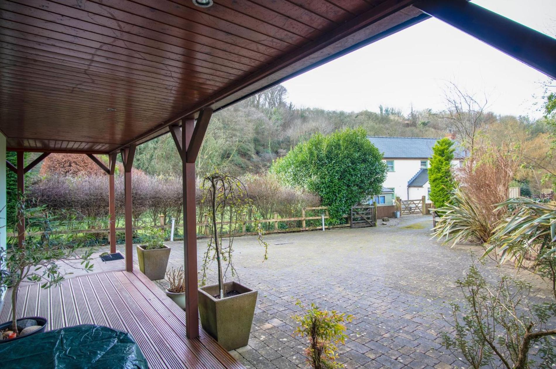 Llais Afon - 3 Bedroom Holiday Home - Fishguard view 2