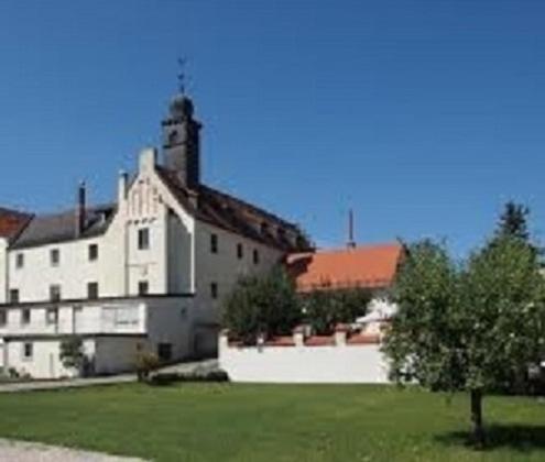 Schloss Weichs zu Regensburg mit 2Schlafzimmer Parkplatz Internet 75qm Zentrum view 3