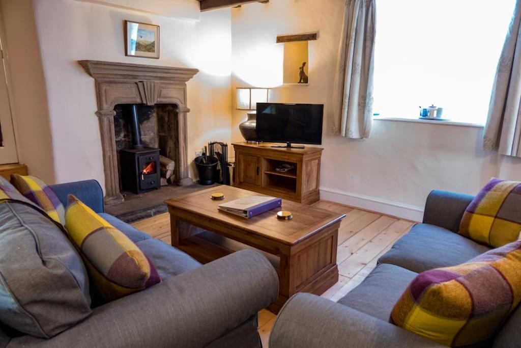 The Cottage on the Square, Wensley - Derbyshire Country Cottage. view 2