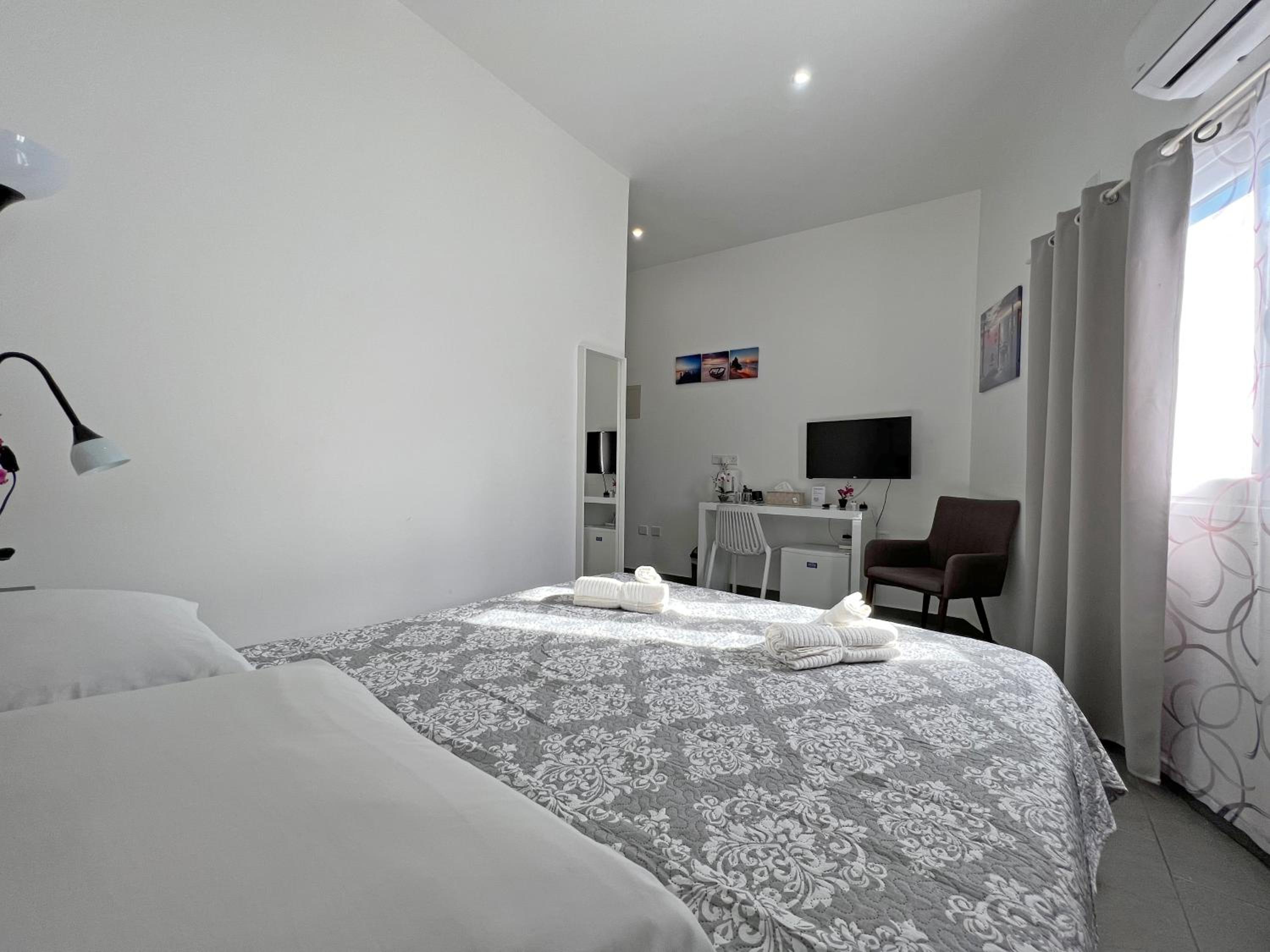 Apollo Rooms by Albert's Apartment