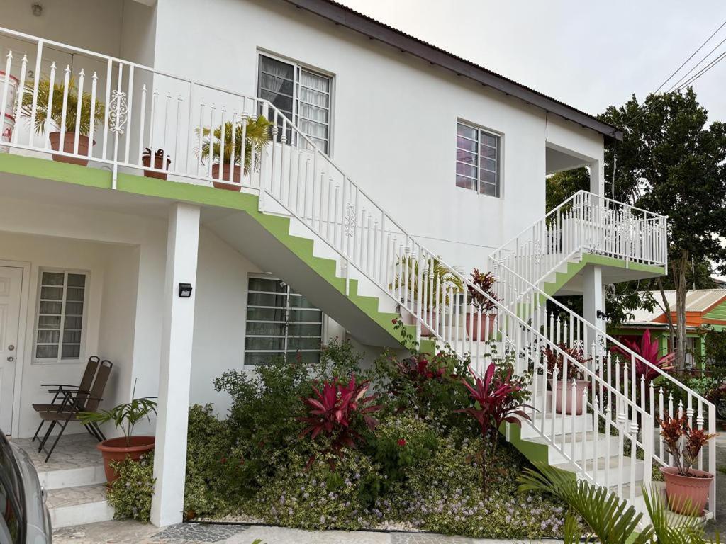 Gorgeous 2-Bed Apt Sleeps 3 in St Johns