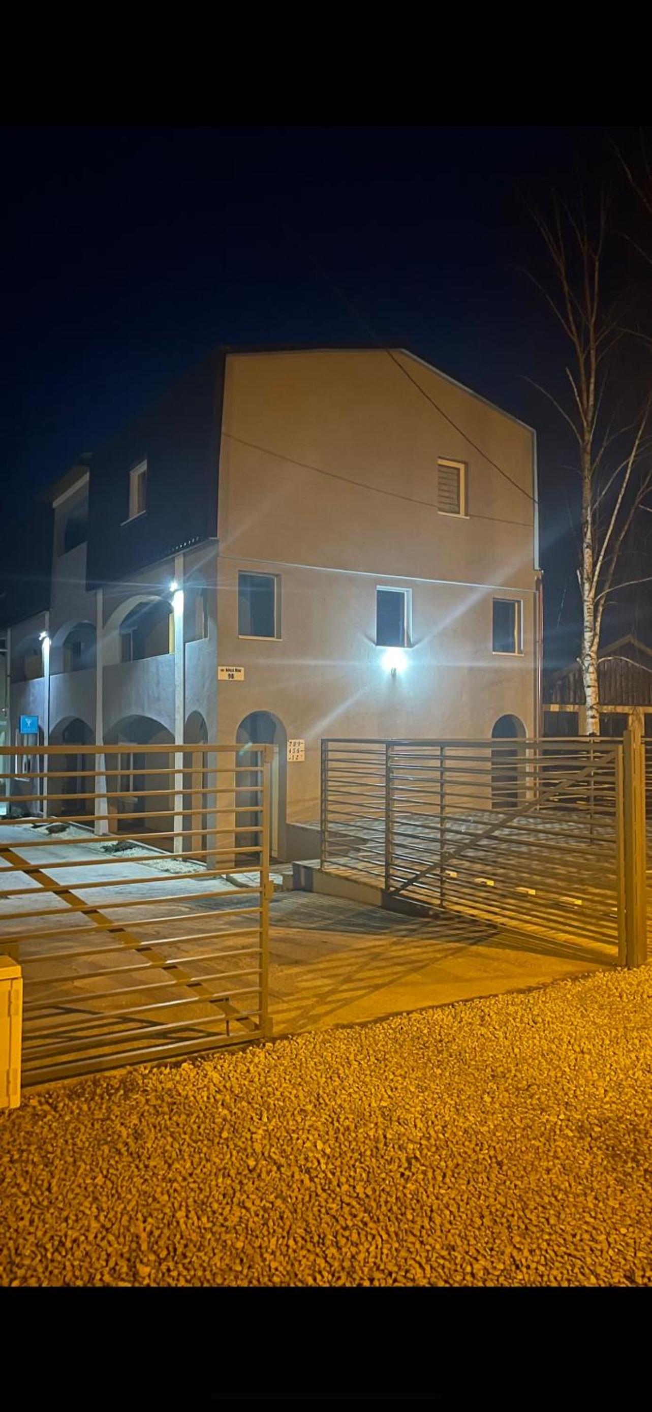 Jokai Apartments Nr8, code entry view 5