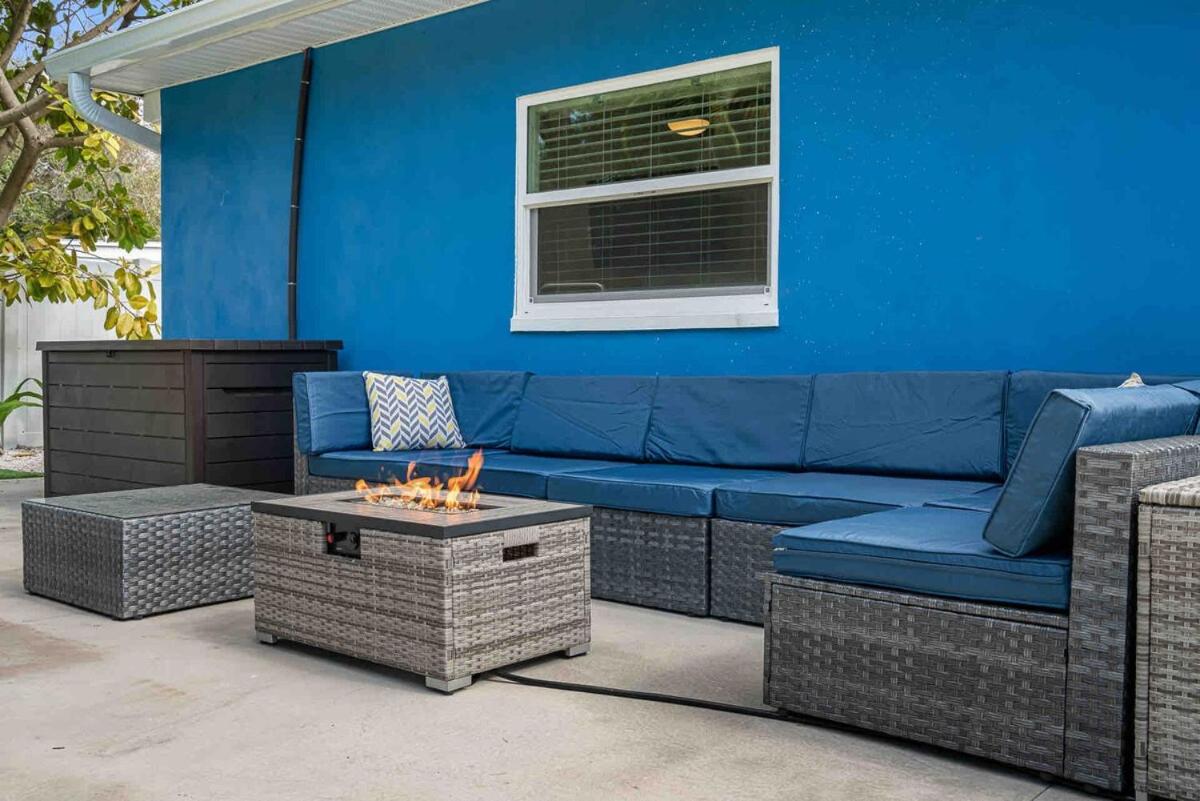 Luxury Oasis W Pool, Turf Yard, & Privacy Fence view 5