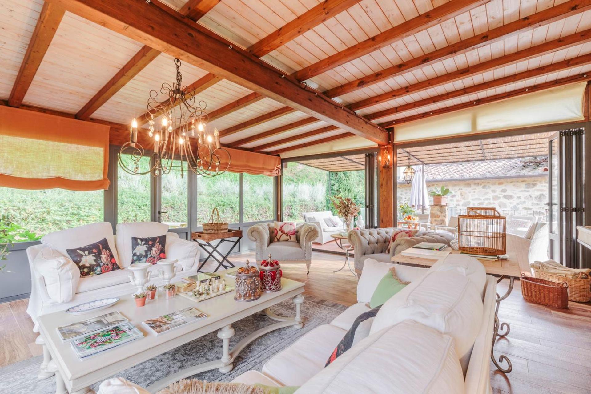 Villa Veranda, a Romantic Farmhouse with Pool