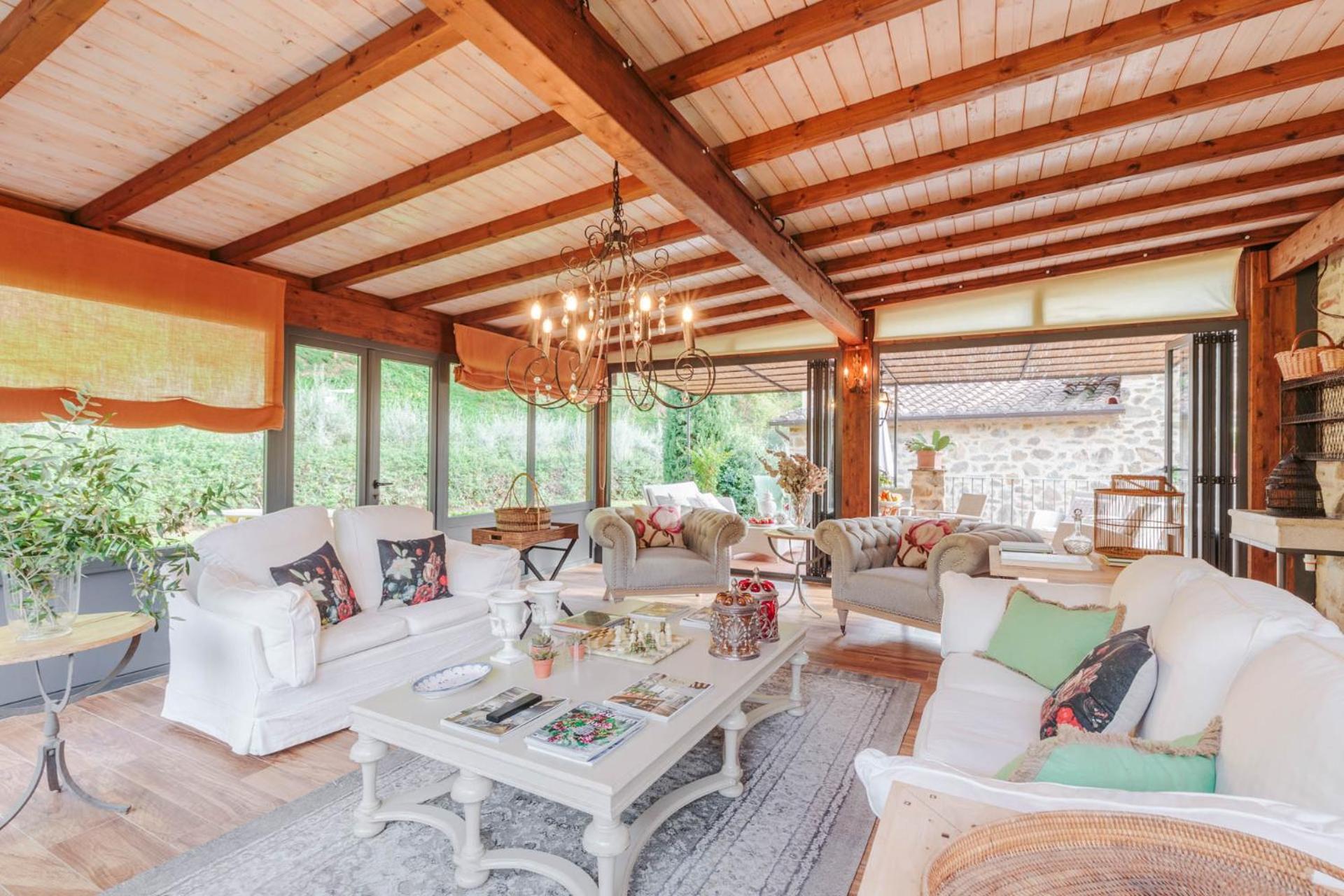 Villa Veranda, a Romantic Farmhouse with Pool