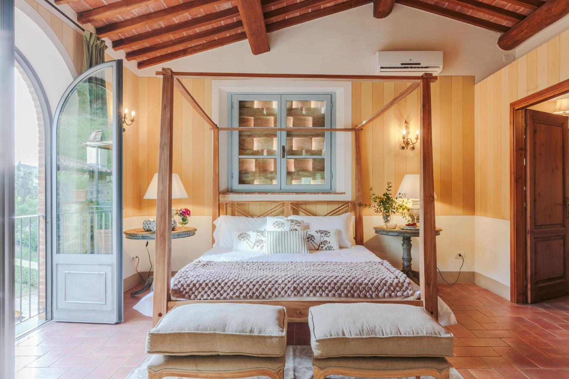 Villa Veranda, a Romantic Farmhouse with Pool
