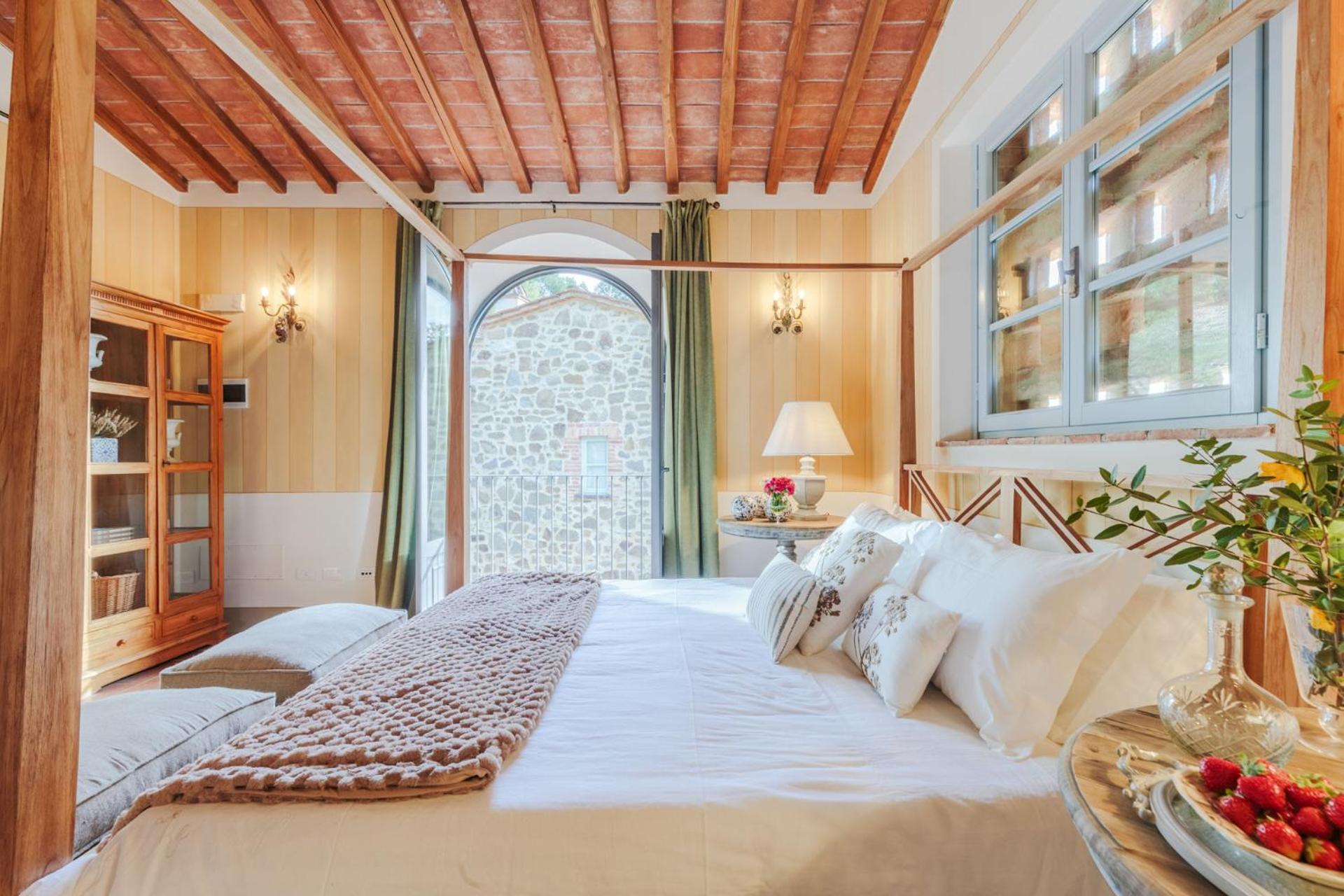 Villa Veranda, a Romantic Farmhouse with Pool