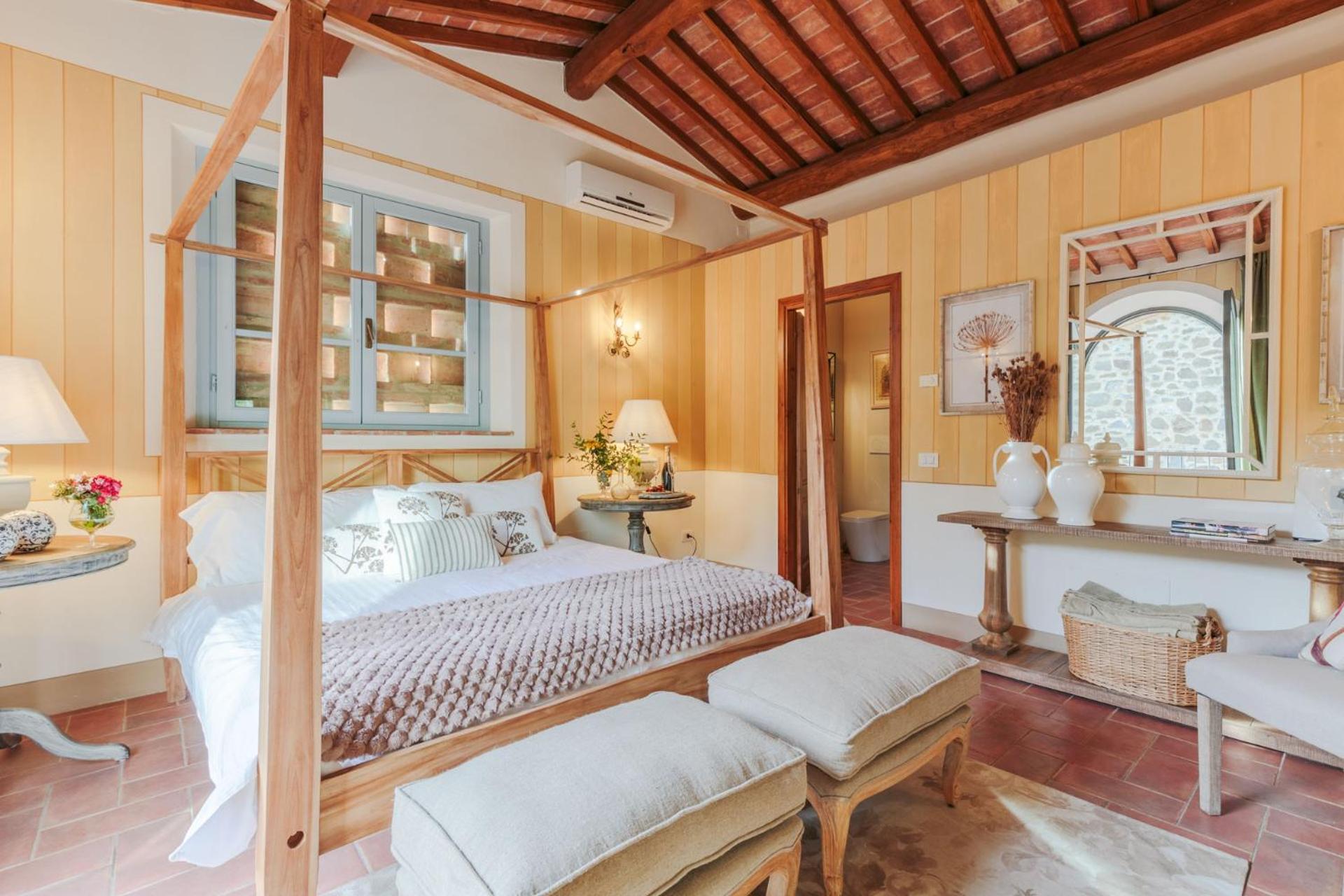 Villa Veranda, a Romantic Farmhouse with Pool