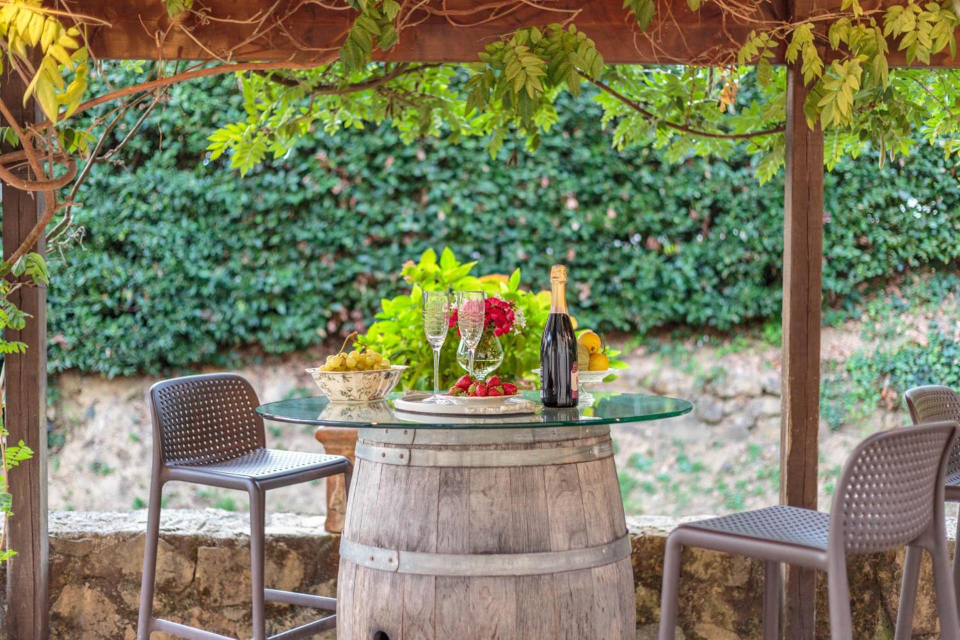 Villa Veranda, a Romantic Farmhouse with Pool