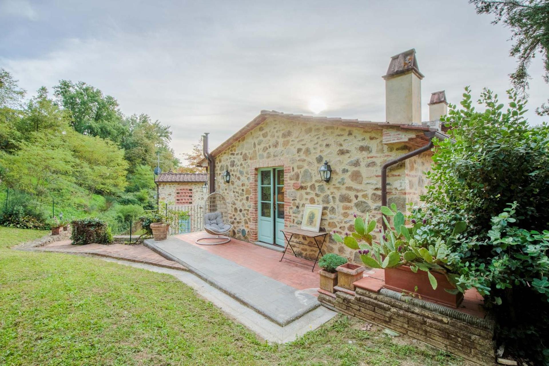Villa Veranda, a Romantic Farmhouse with Pool