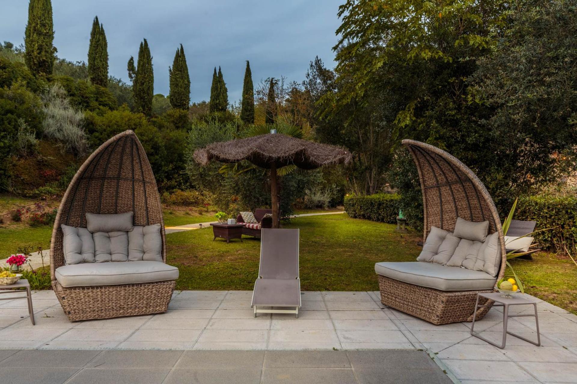 Villa Veranda, a Romantic Farmhouse with Pool