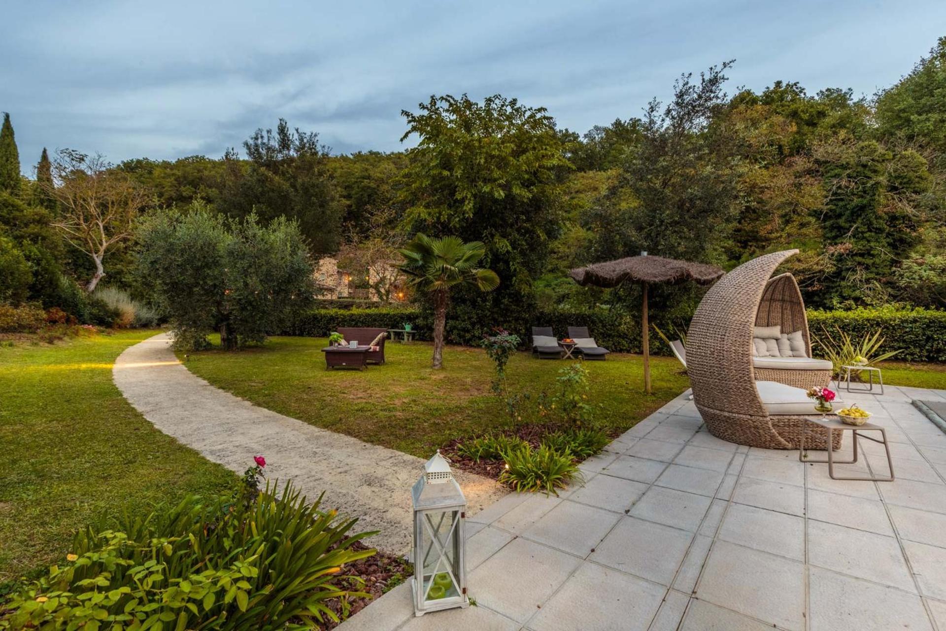 Villa Veranda, a Romantic Farmhouse with Pool