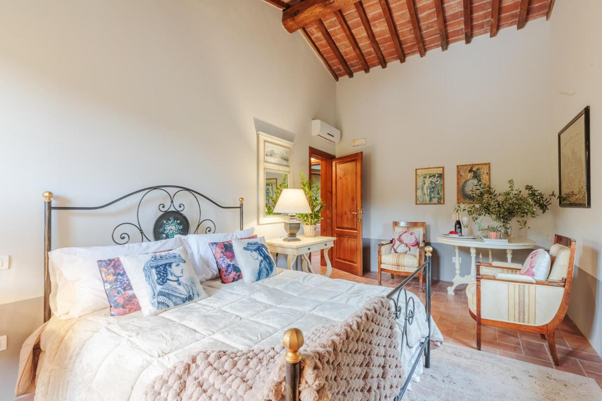 Villa Veranda, a Romantic Farmhouse with Pool
