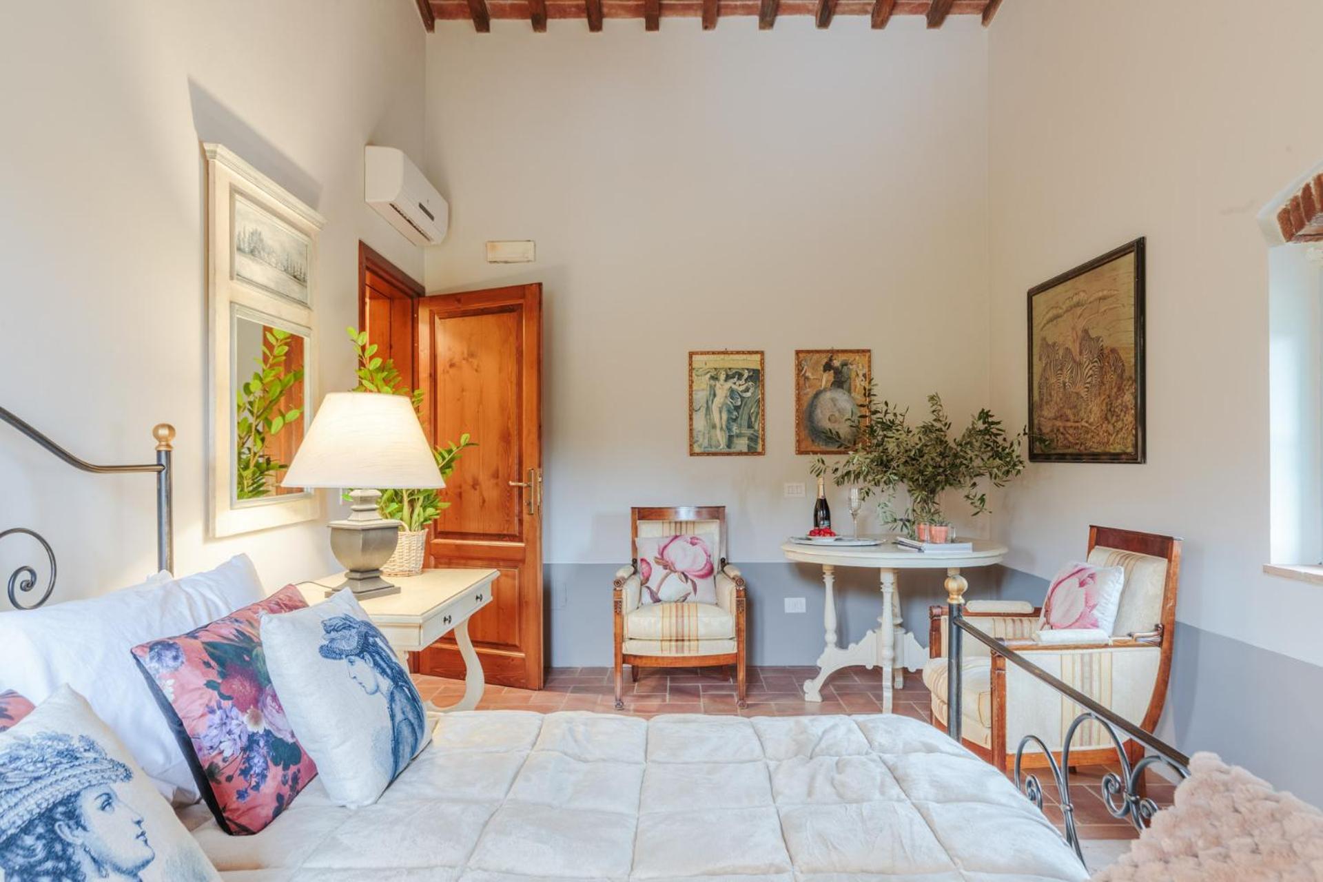 Villa Veranda, a Romantic Farmhouse with Pool