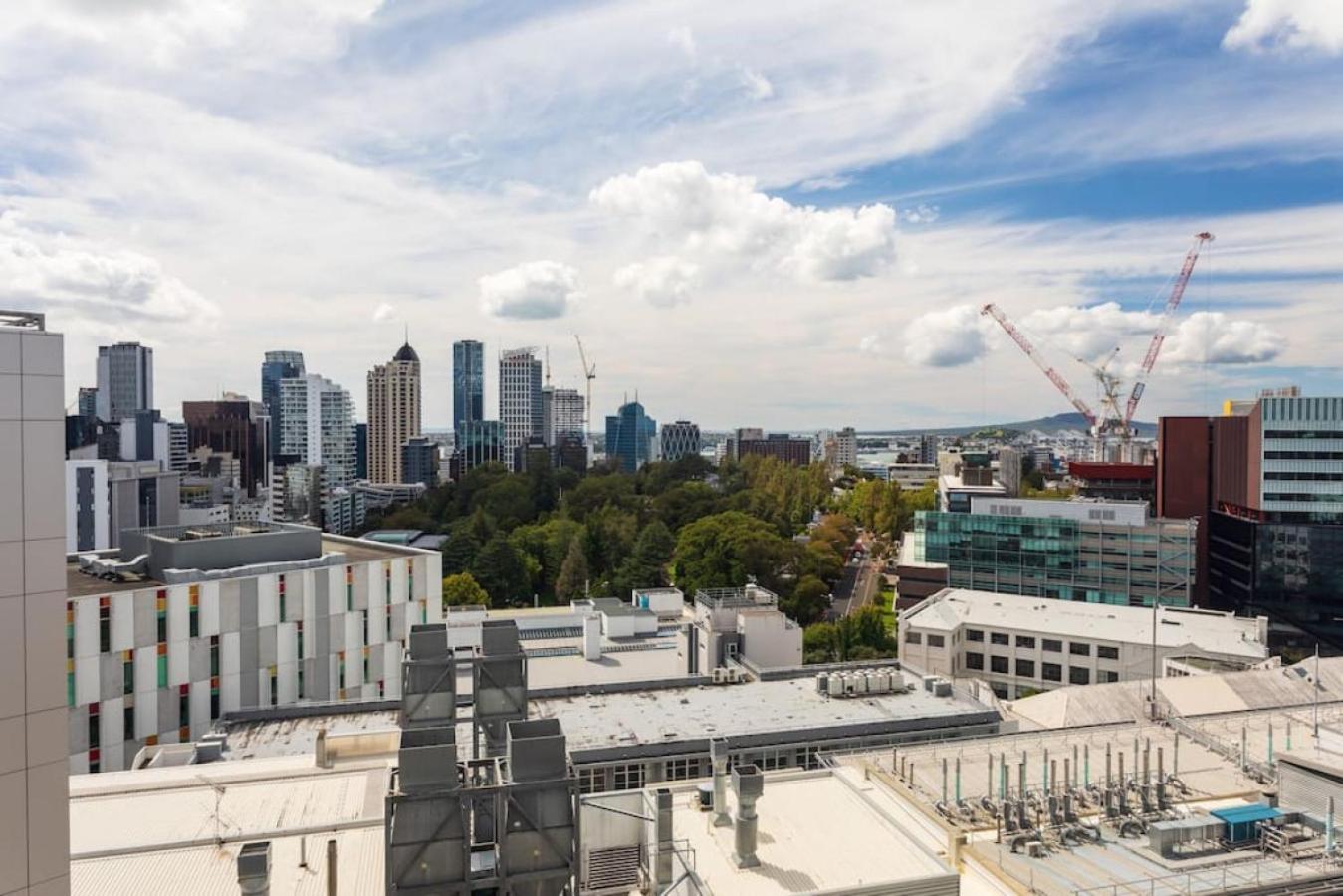 Stunning Light-filled 2Bed w Car Park view 2