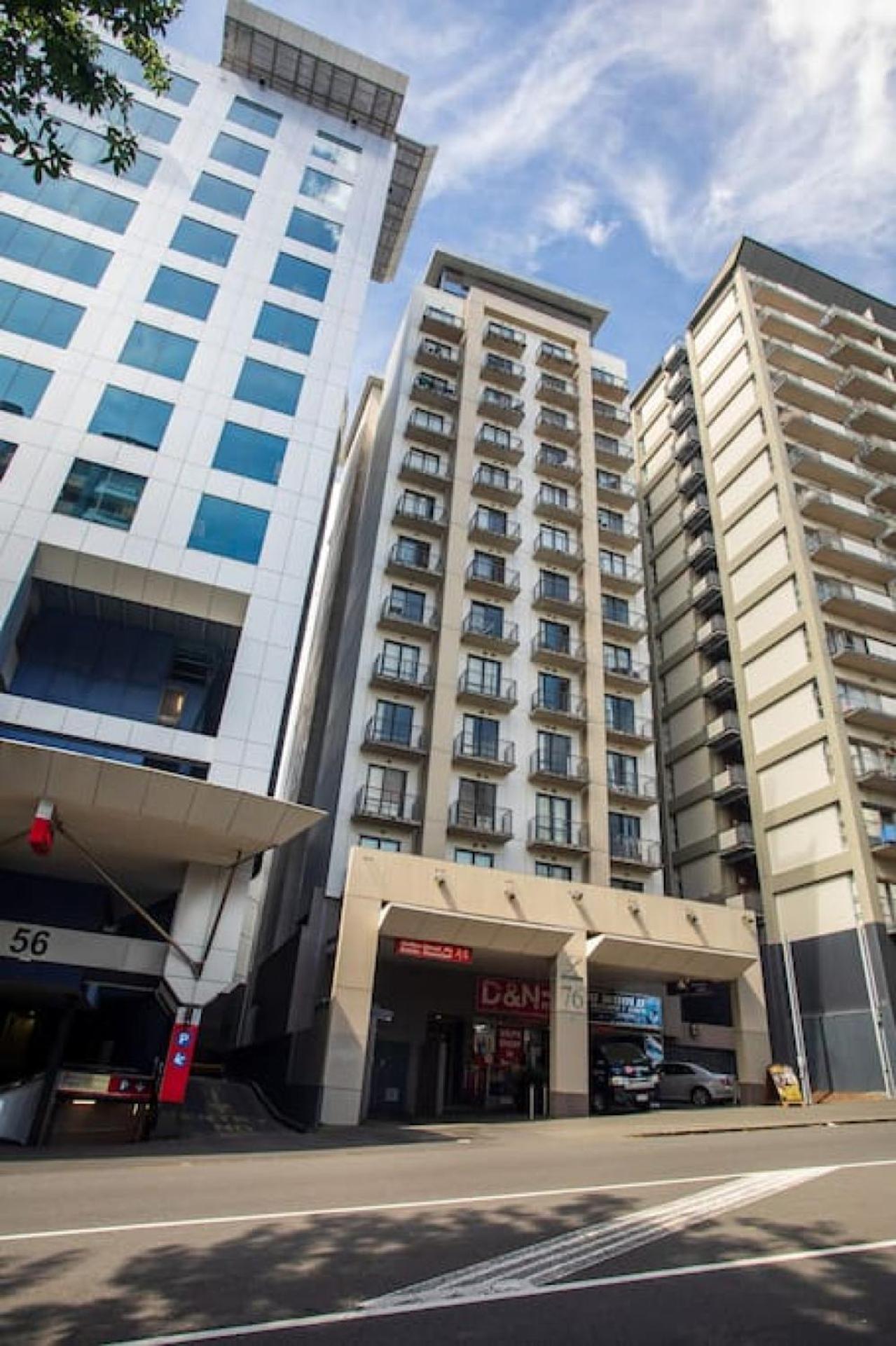 Stunning Light-filled 2Bed w Car Park view 3