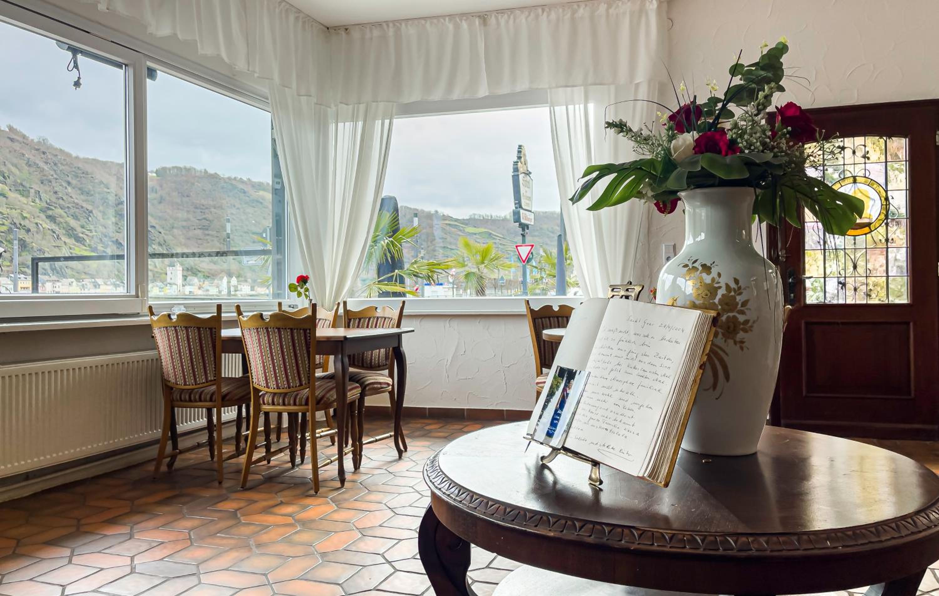 Hotel zum Goldenen Löwen - Restaurant - Panoramabar - Terrassen - Events - Rheinblick - Geschichte seit 1728 4