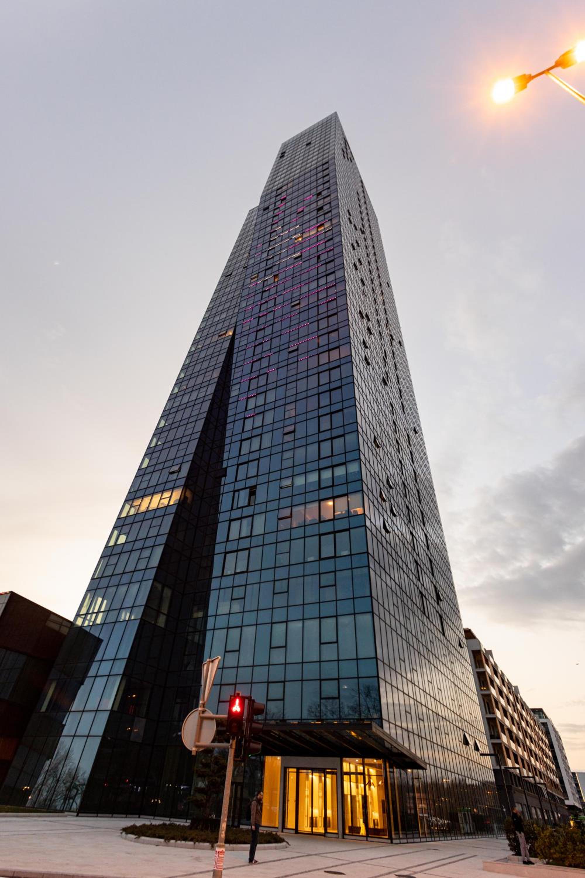 In The Sky - Apartment West 65 Tower view 4