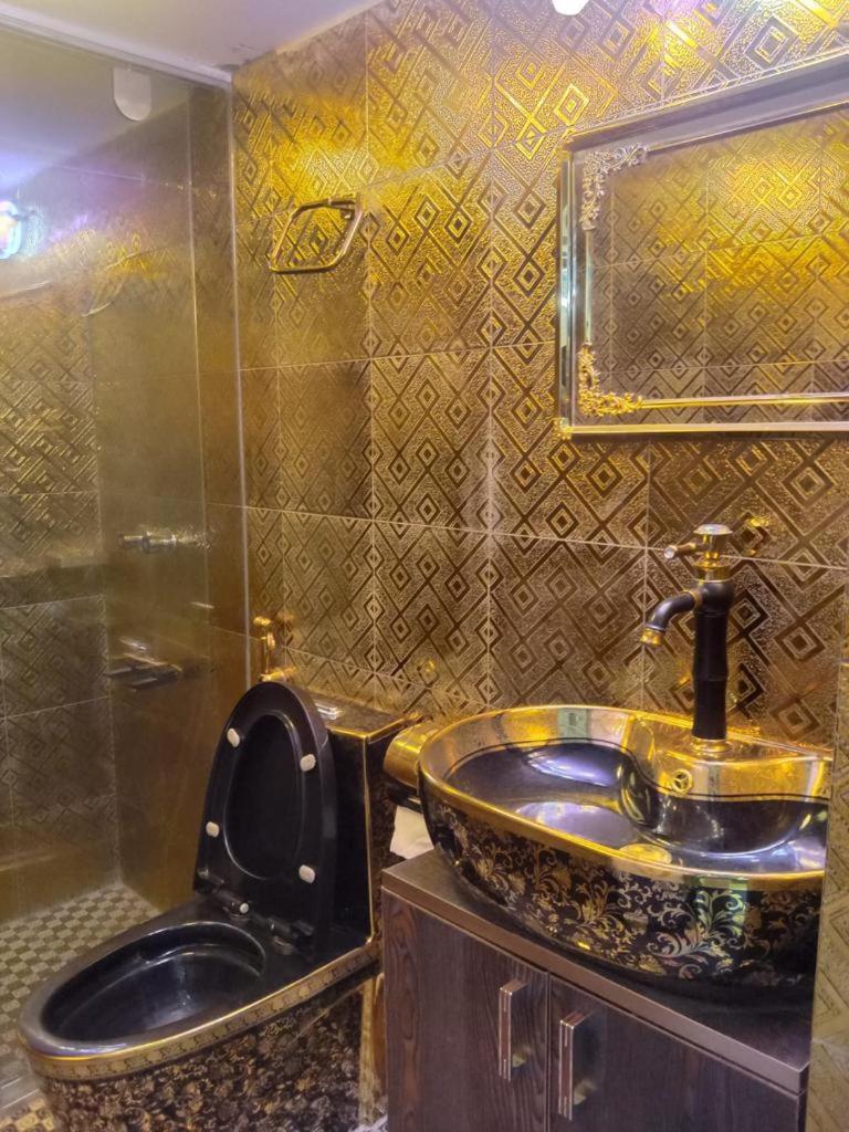 Stunning 1-Bed Apartment in Dhaka close to airport