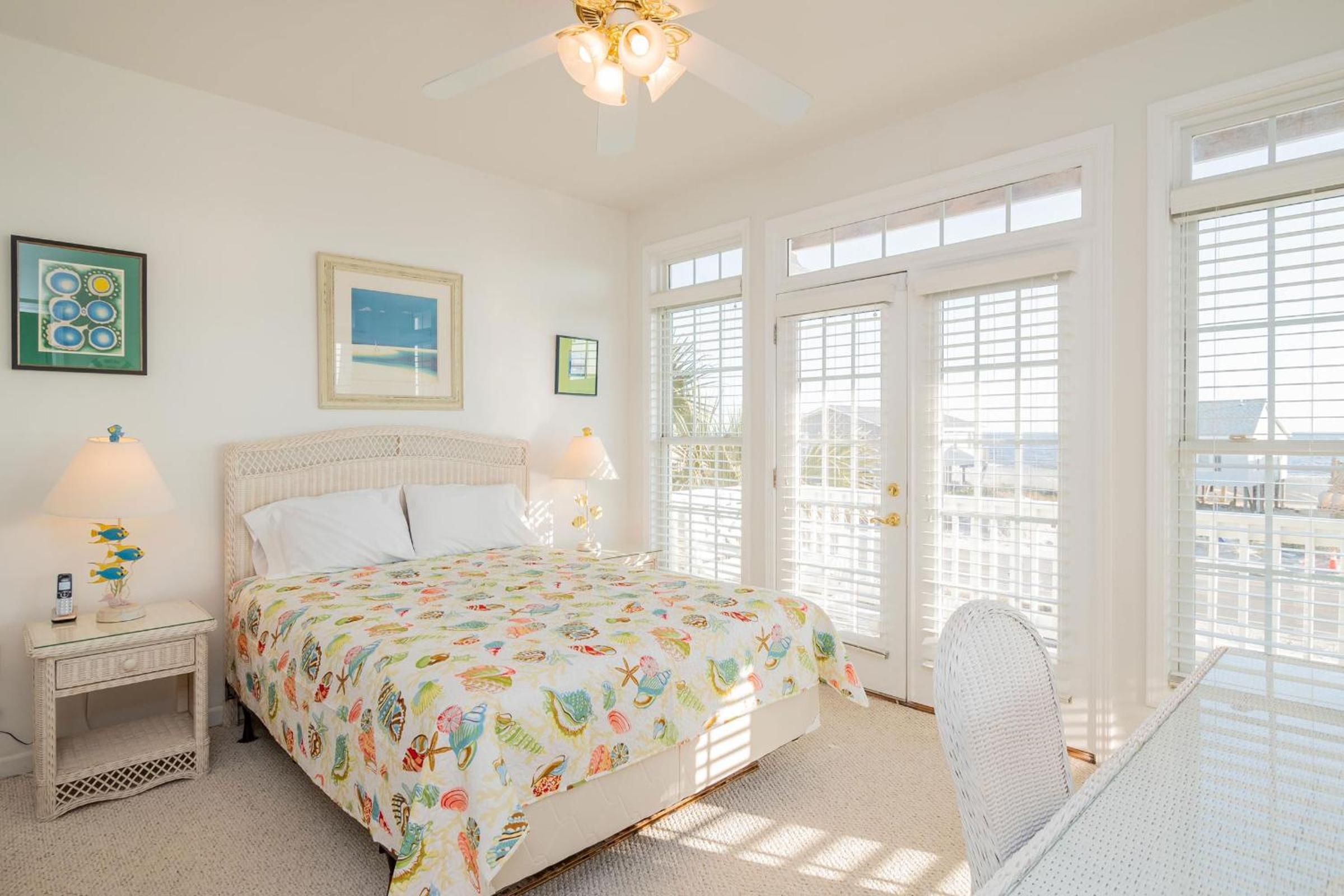 Angels Rest by Oak Island Accommodations view 4