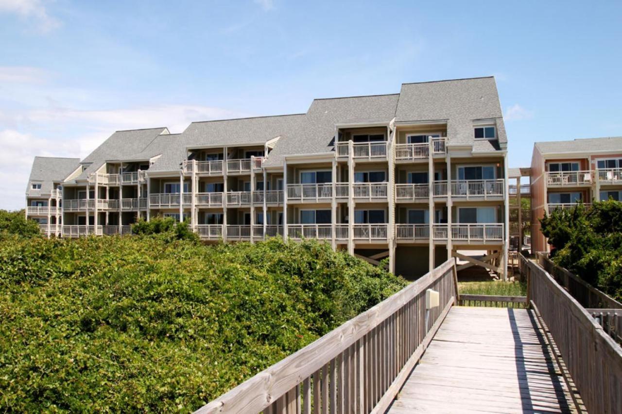 Garris Hideaway #2 by Oak Island Accommodations view 5