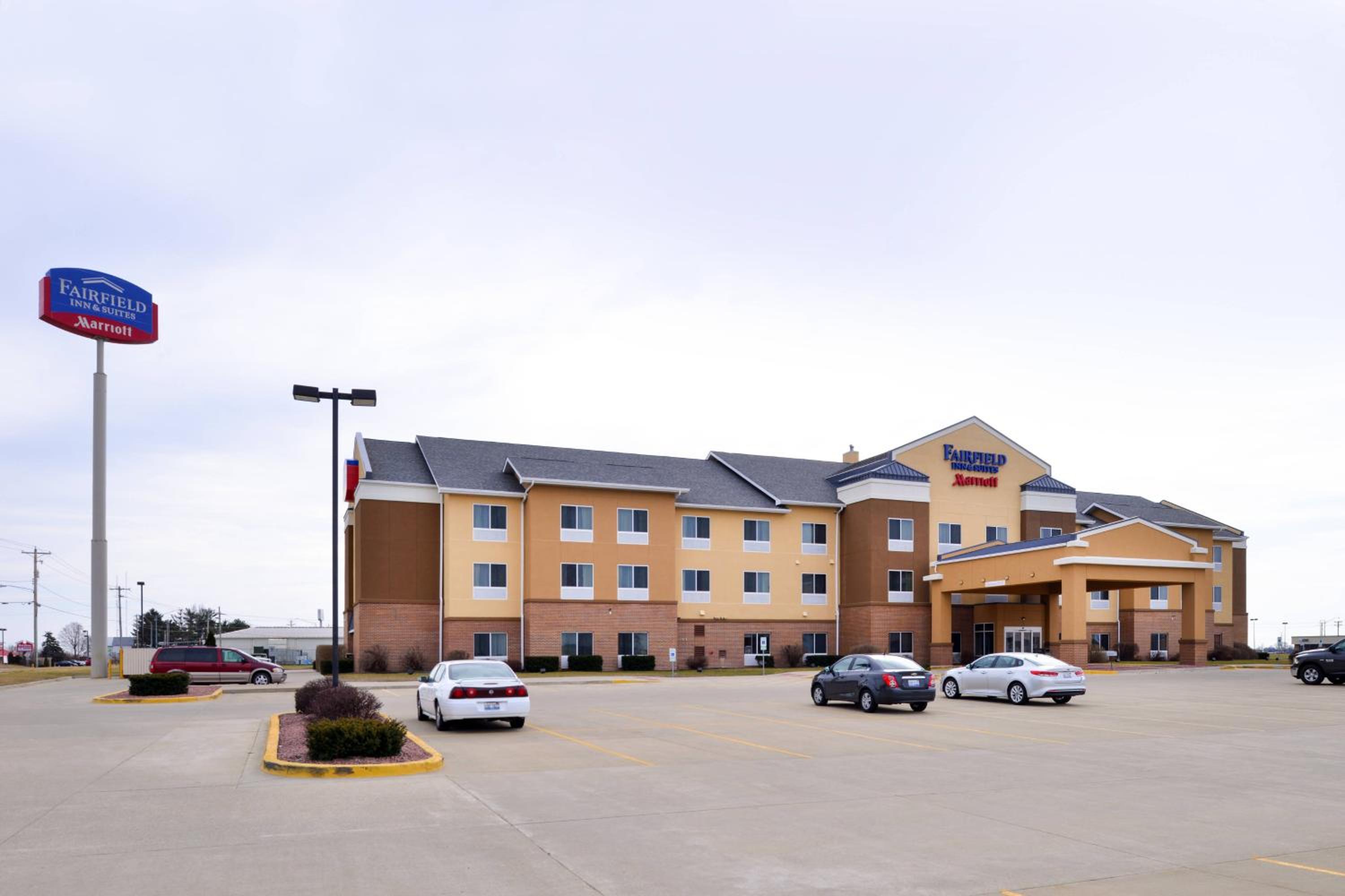 Bloomington Vacations - Fairfield Inn  Suites Bloomington - Property Image 24