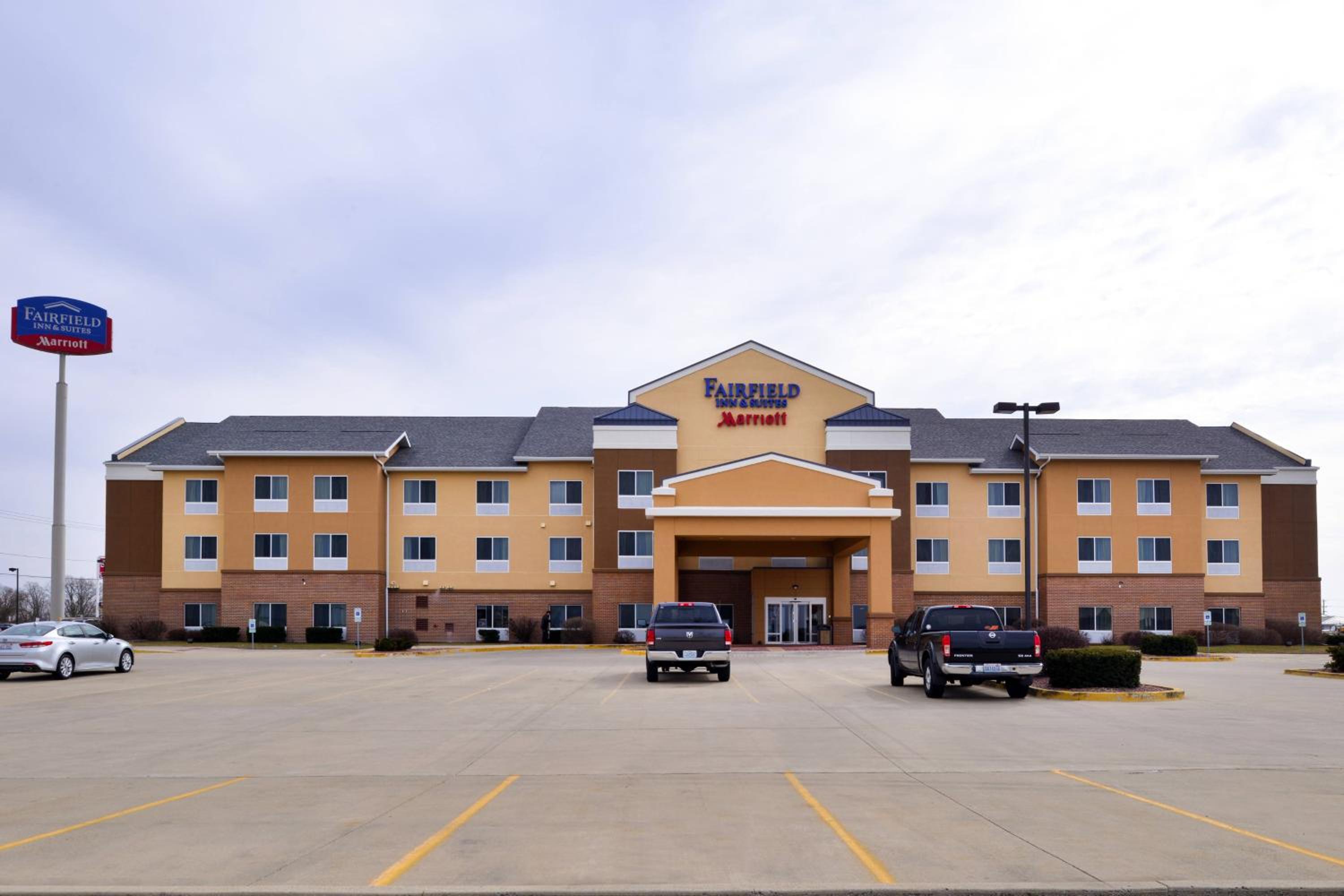 Bloomington Vacations - Fairfield Inn  Suites Bloomington - Property Image 23