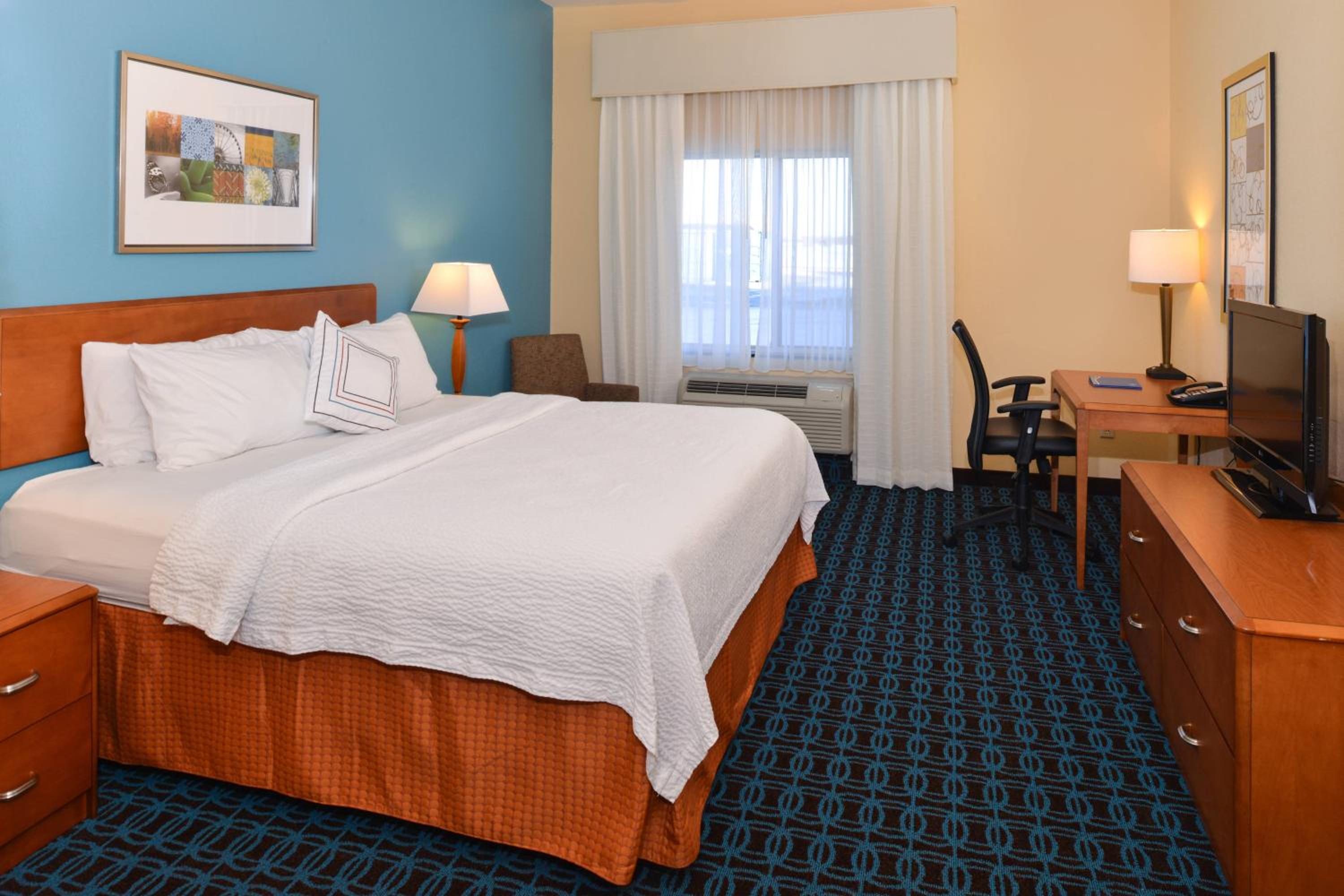 Bloomington Vacations - Fairfield Inn  Suites Bloomington - Property Image 18