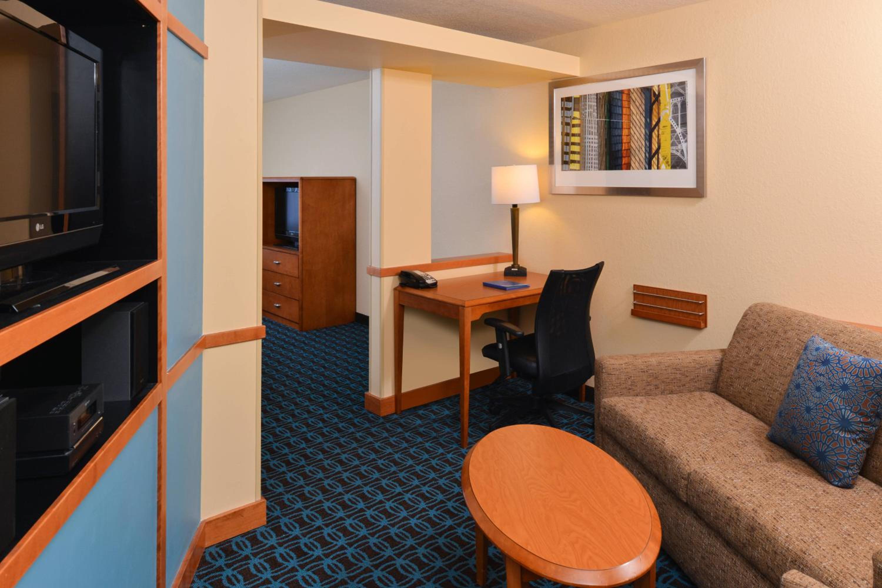 Bloomington Vacations - Fairfield Inn  Suites Bloomington - Property Image 14