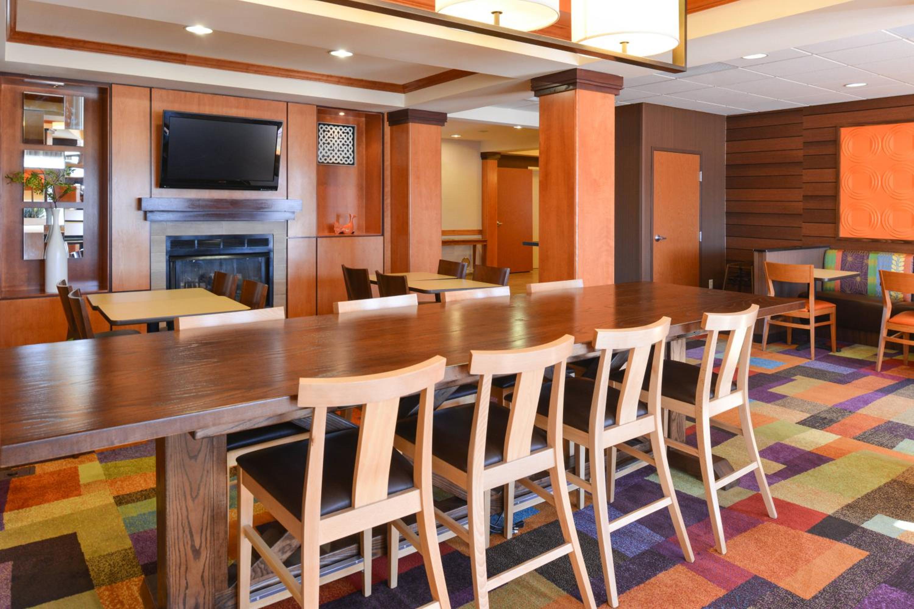 Bloomington Vacations - Fairfield Inn  Suites Bloomington - Property Image 8