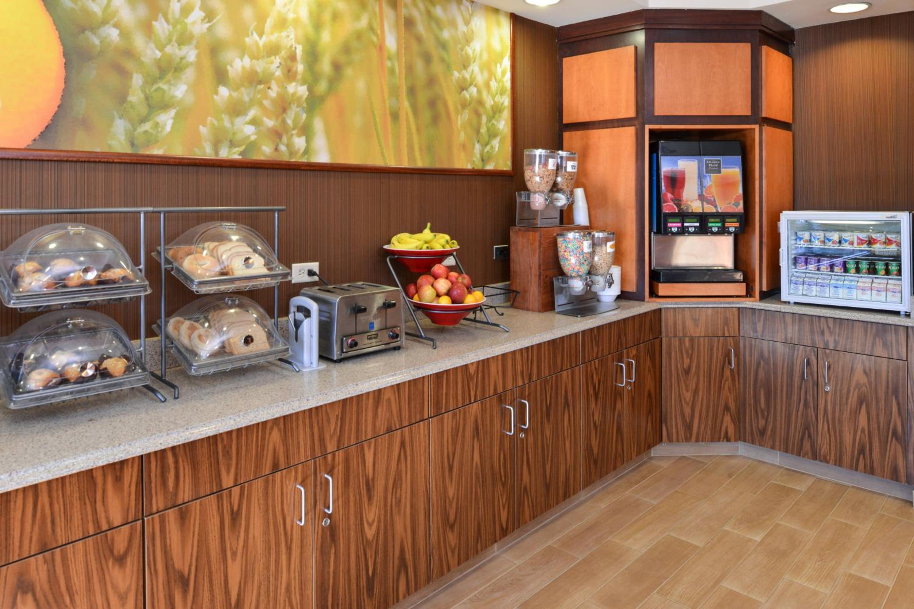 Bloomington Vacations - Fairfield Inn  Suites Bloomington - Property Image 7