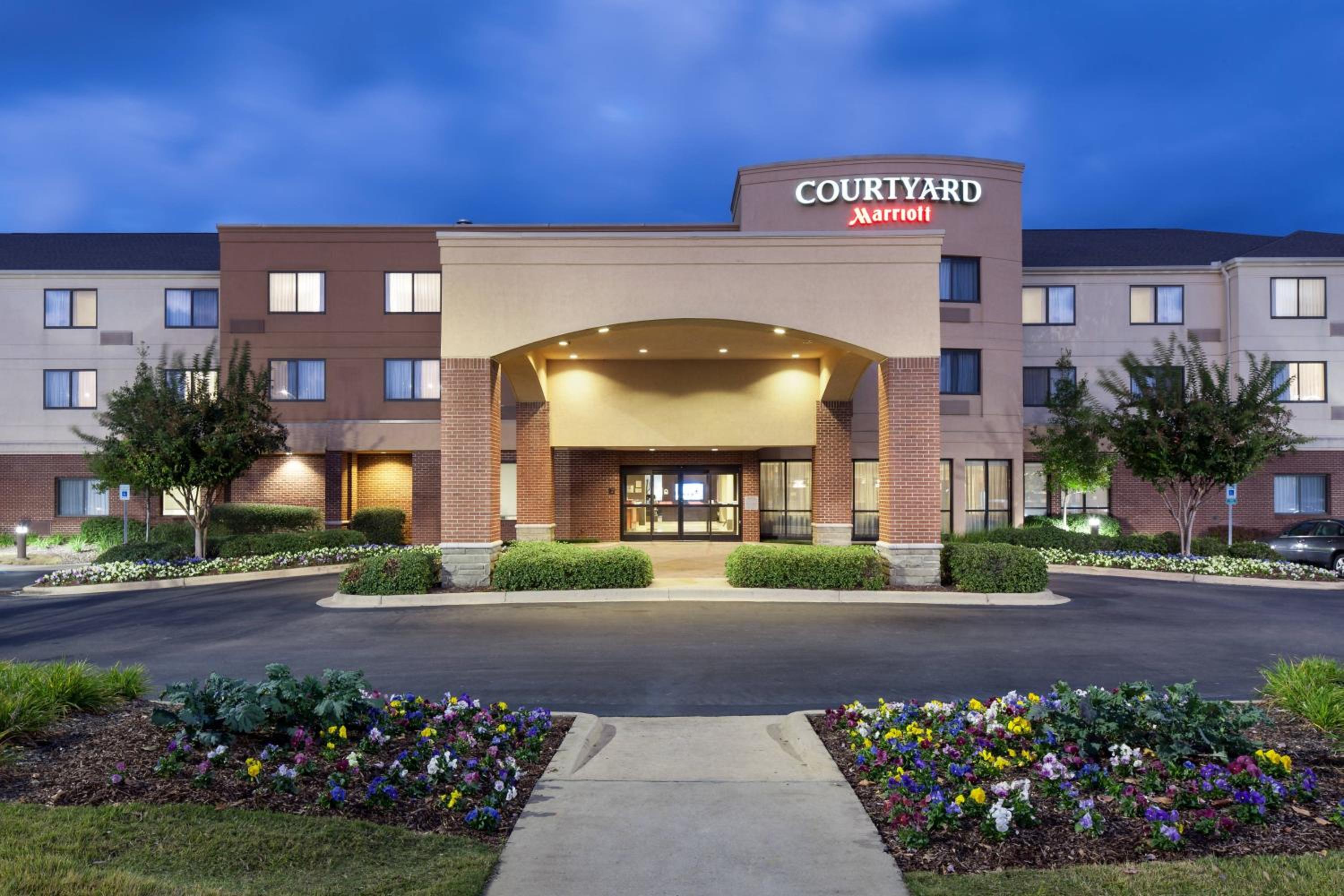 Hotel Courtyard by Marriott Birmingham Trussville - Image 1