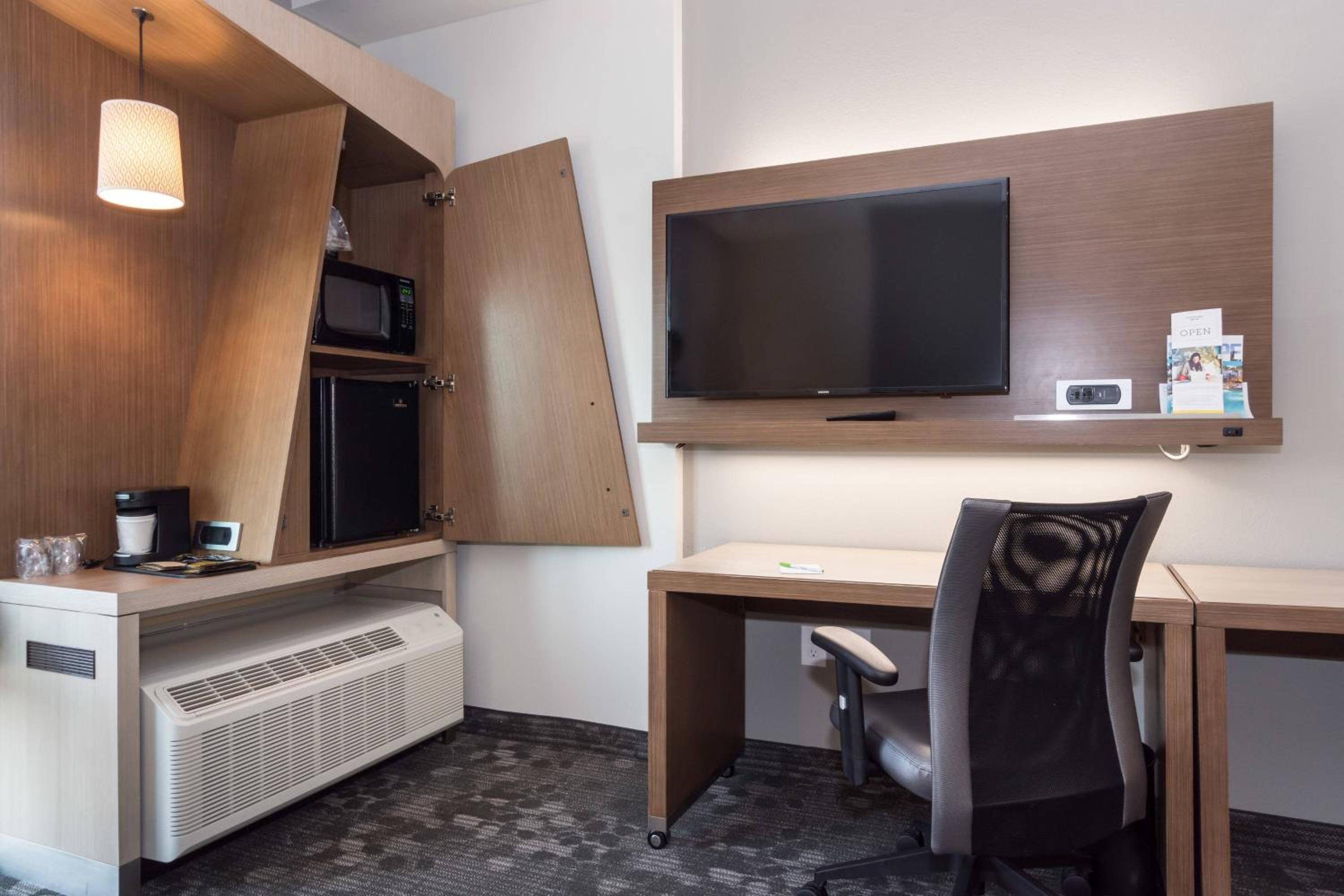 Spring Lake Vacations - Courtyard by Marriott Fayetteville Fort Bragg/Spring Lake - Property Image 12