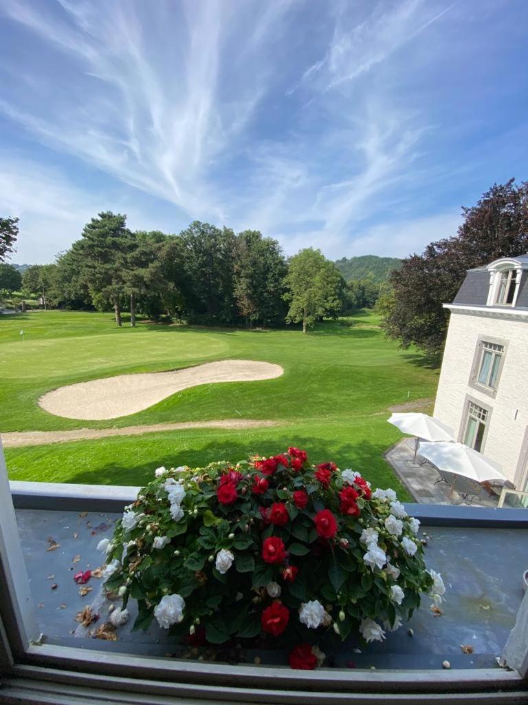 La chambre et le studio du château du golf de Bernalmont