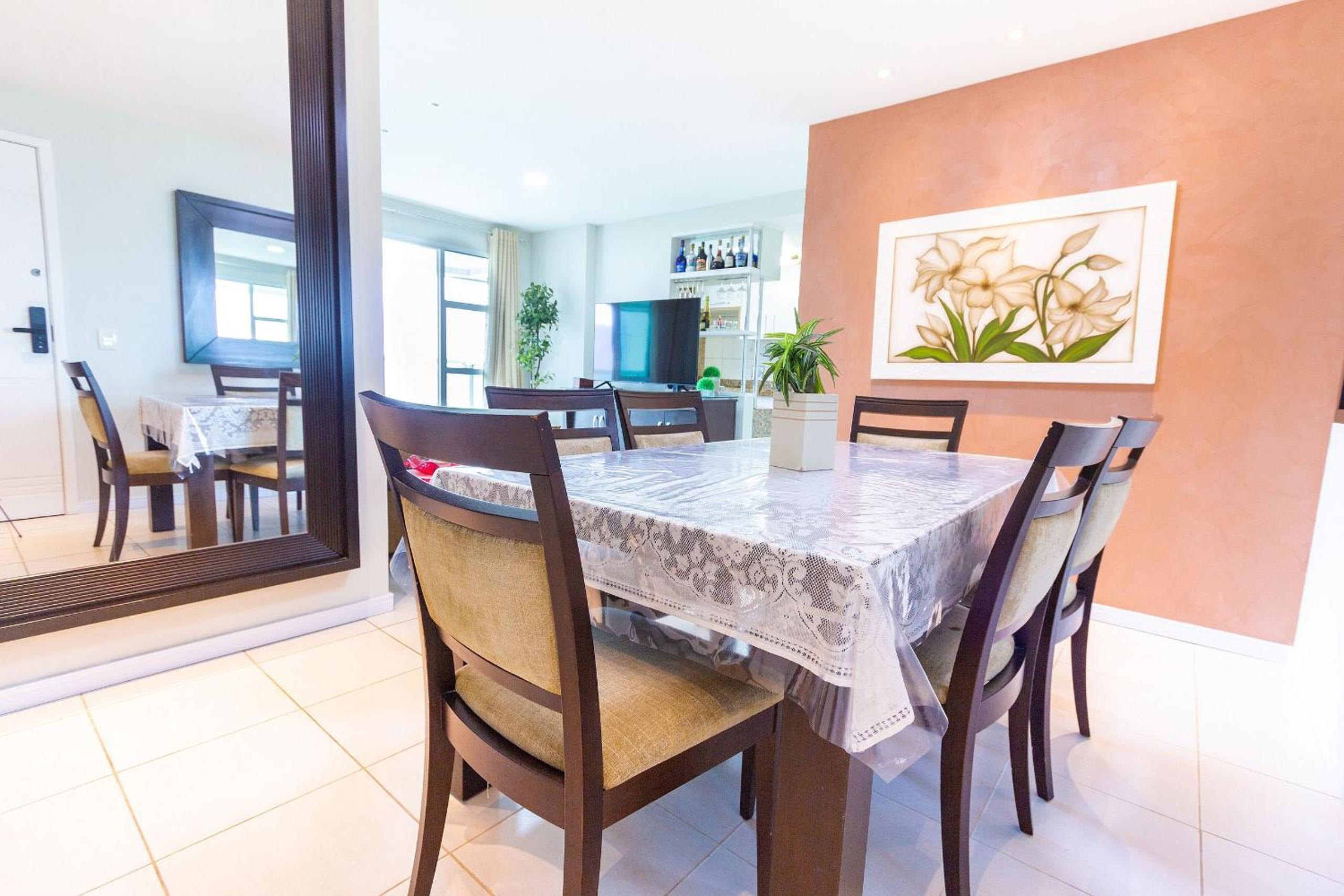 Comfortable 2BDR Apartment with Balcony and Sea View