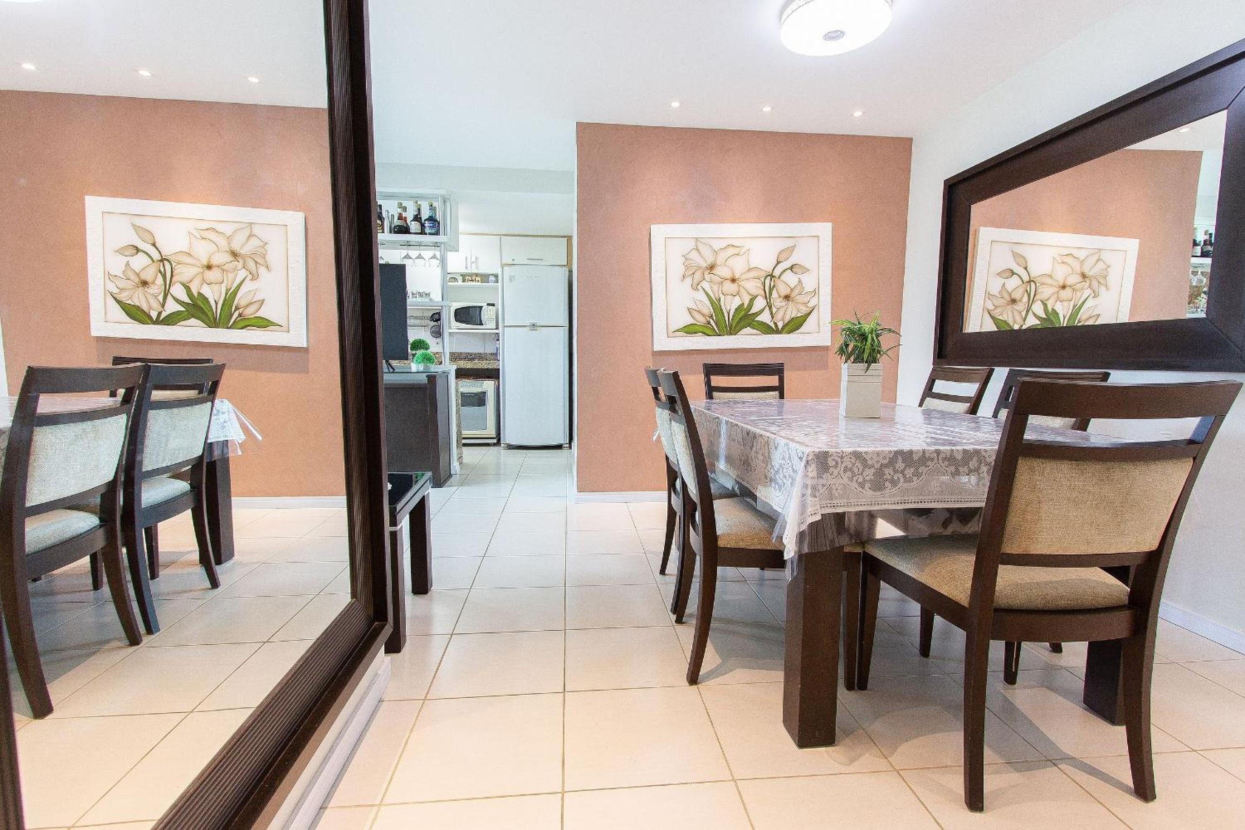 Comfortable 2BDR Apartment with Balcony and Sea View