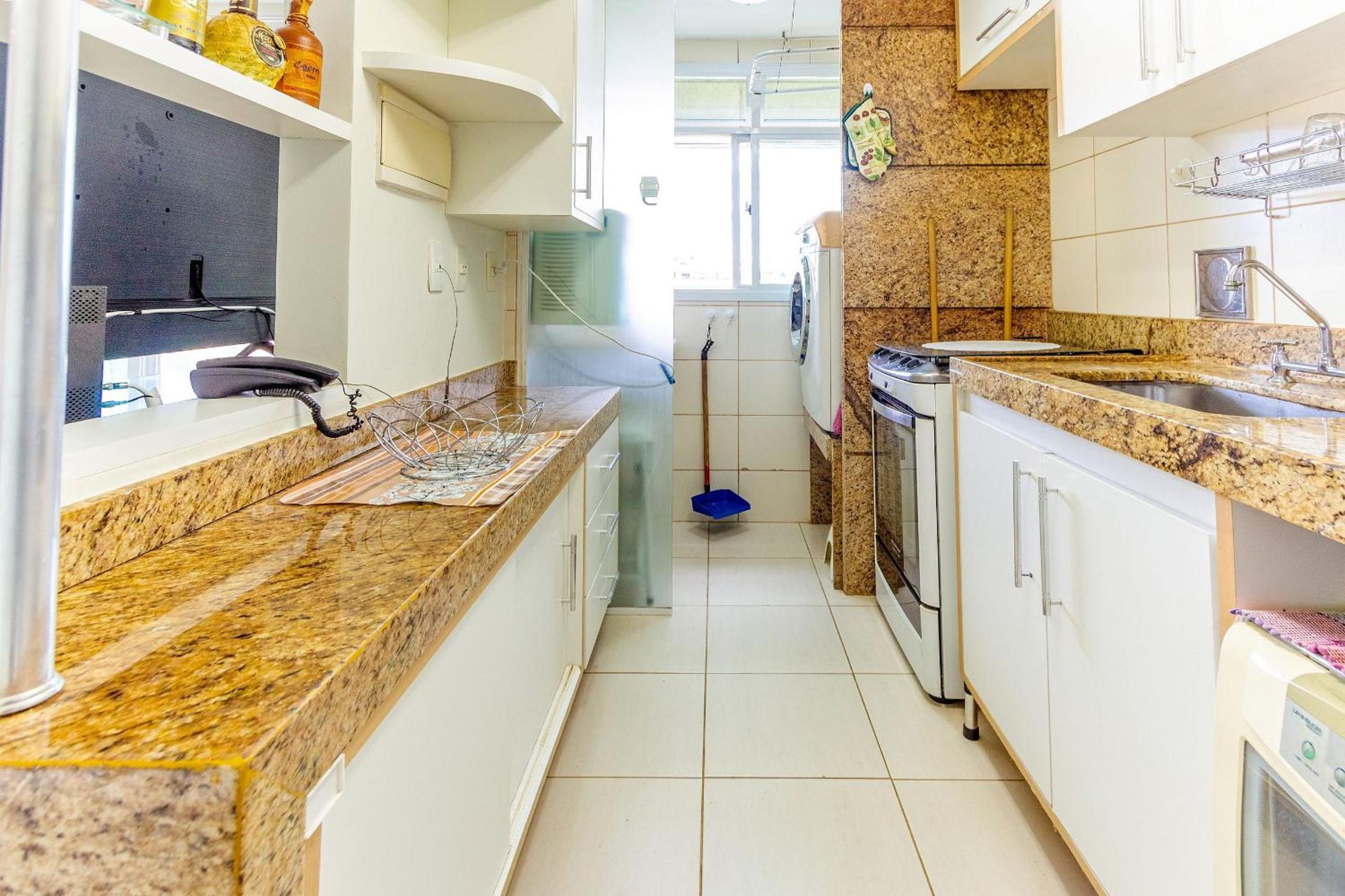 Comfortable 2BDR Apartment with Balcony and Sea View