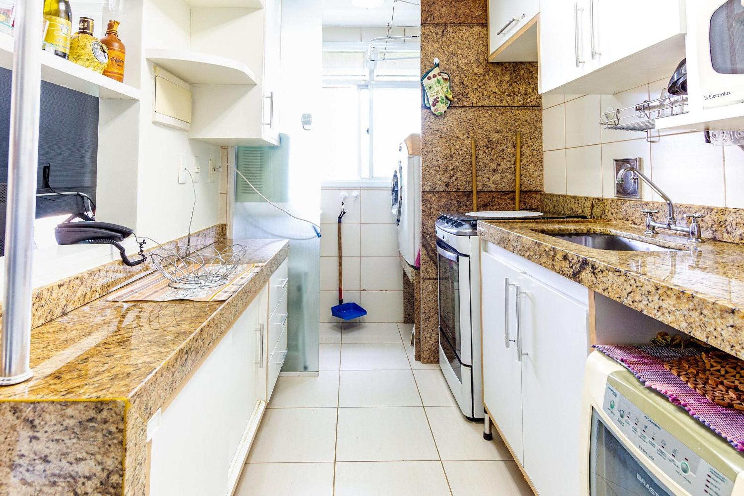 Comfortable 2BDR Apartment with Balcony and Sea View