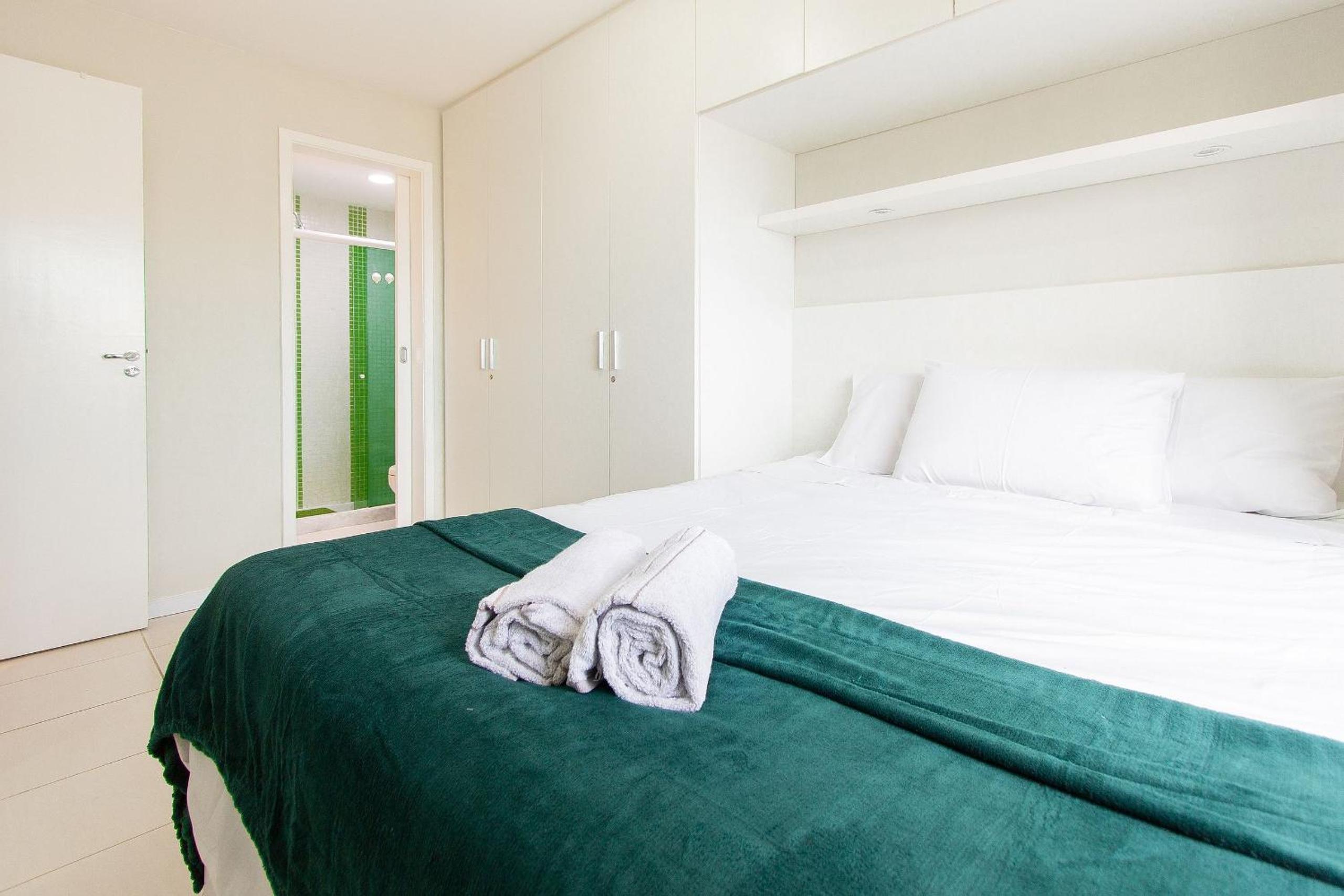 Comfortable 2BDR Apartment with Balcony and Sea View