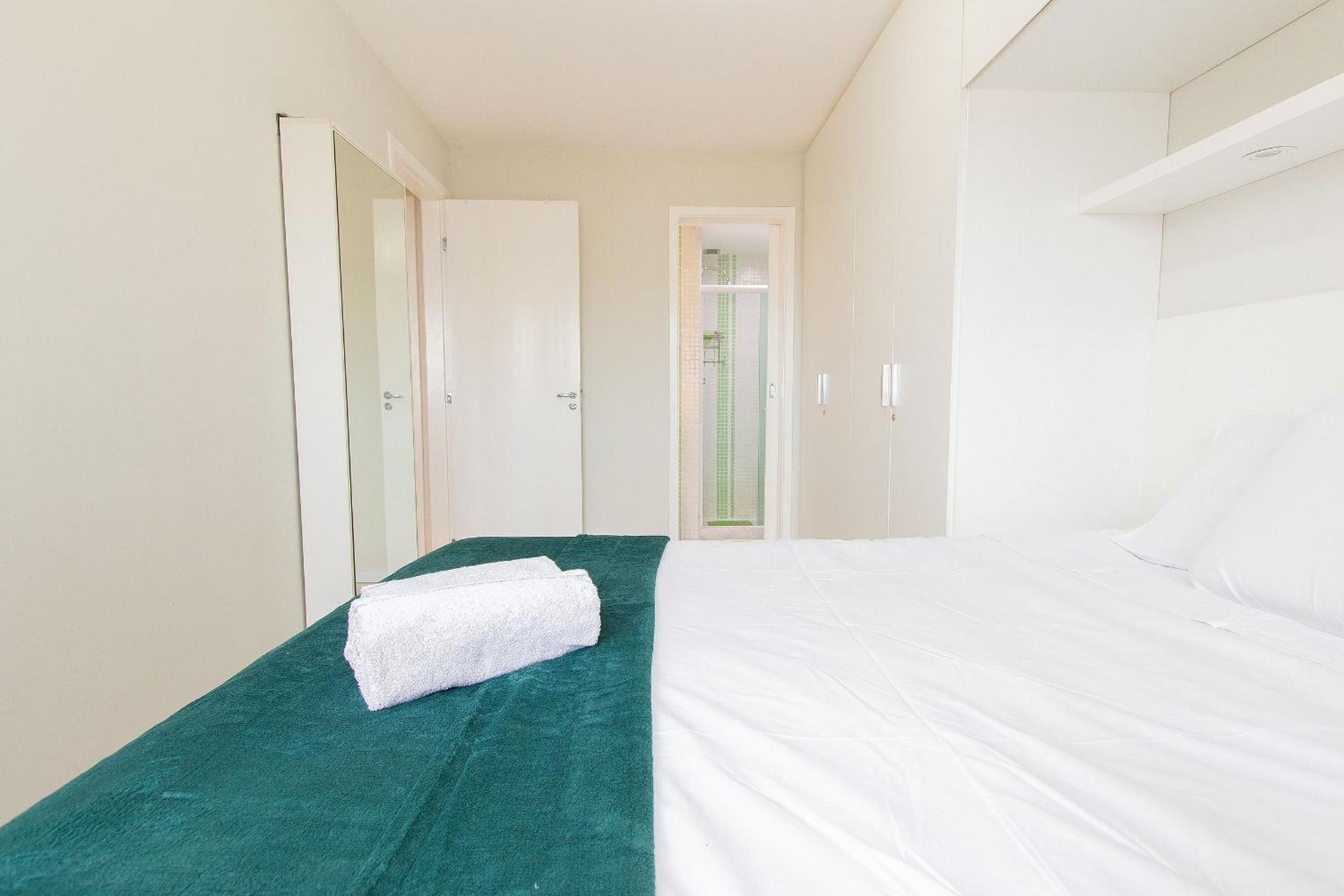 Comfortable 2BDR Apartment with Balcony and Sea View