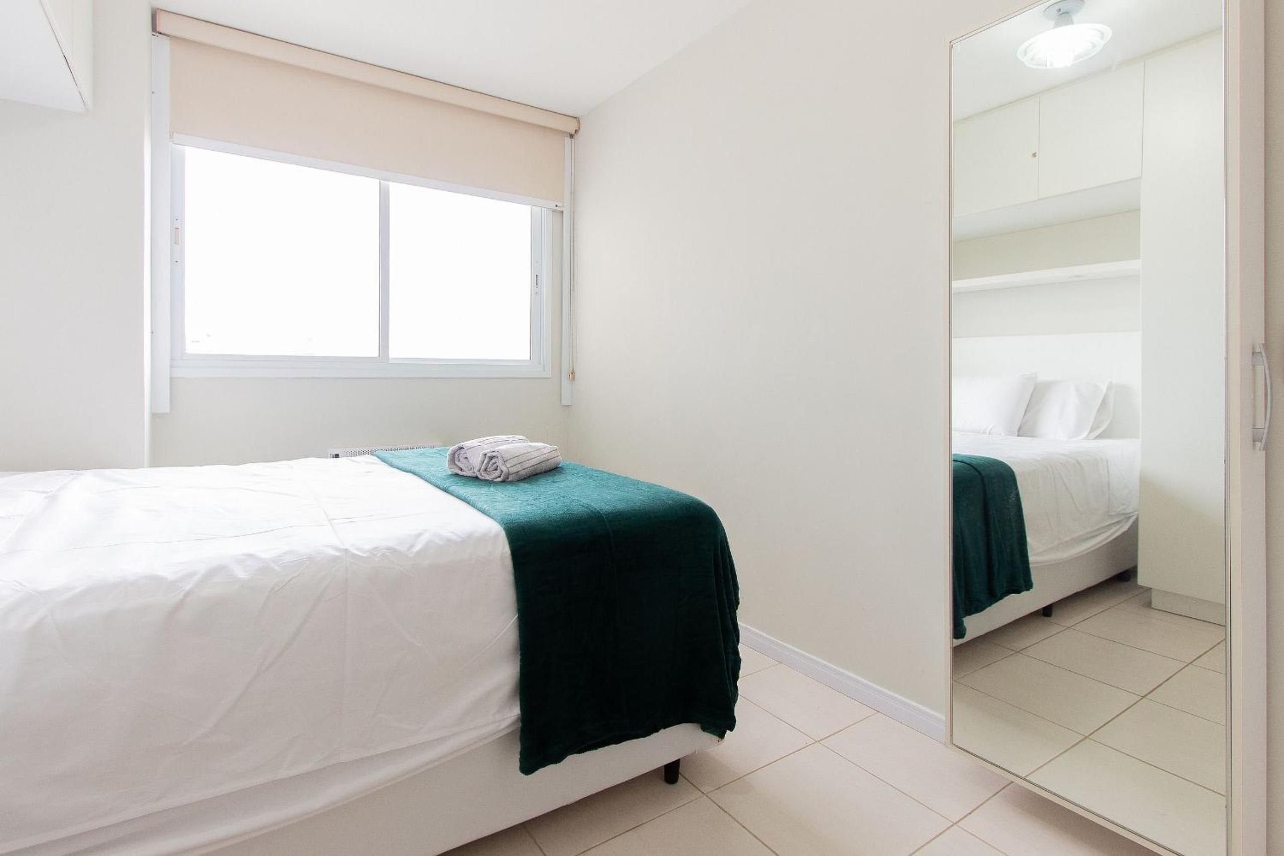 Comfortable 2BDR Apartment with Balcony and Sea View