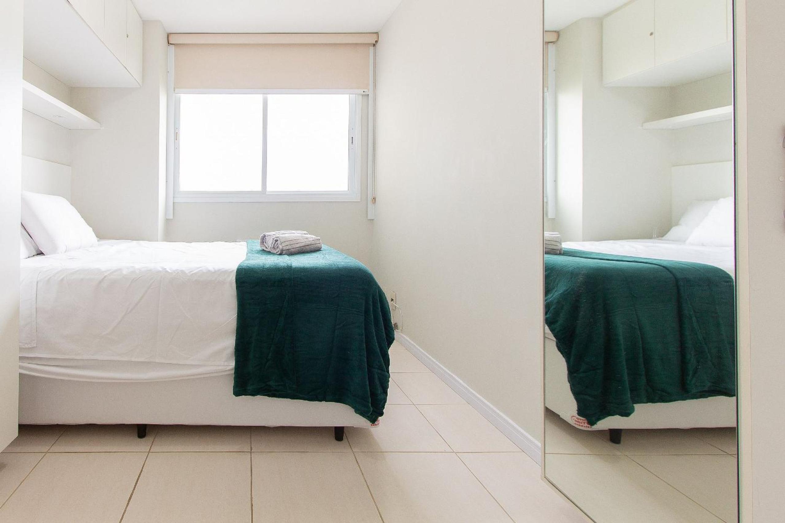 Comfortable 2BDR Apartment with Balcony and Sea View