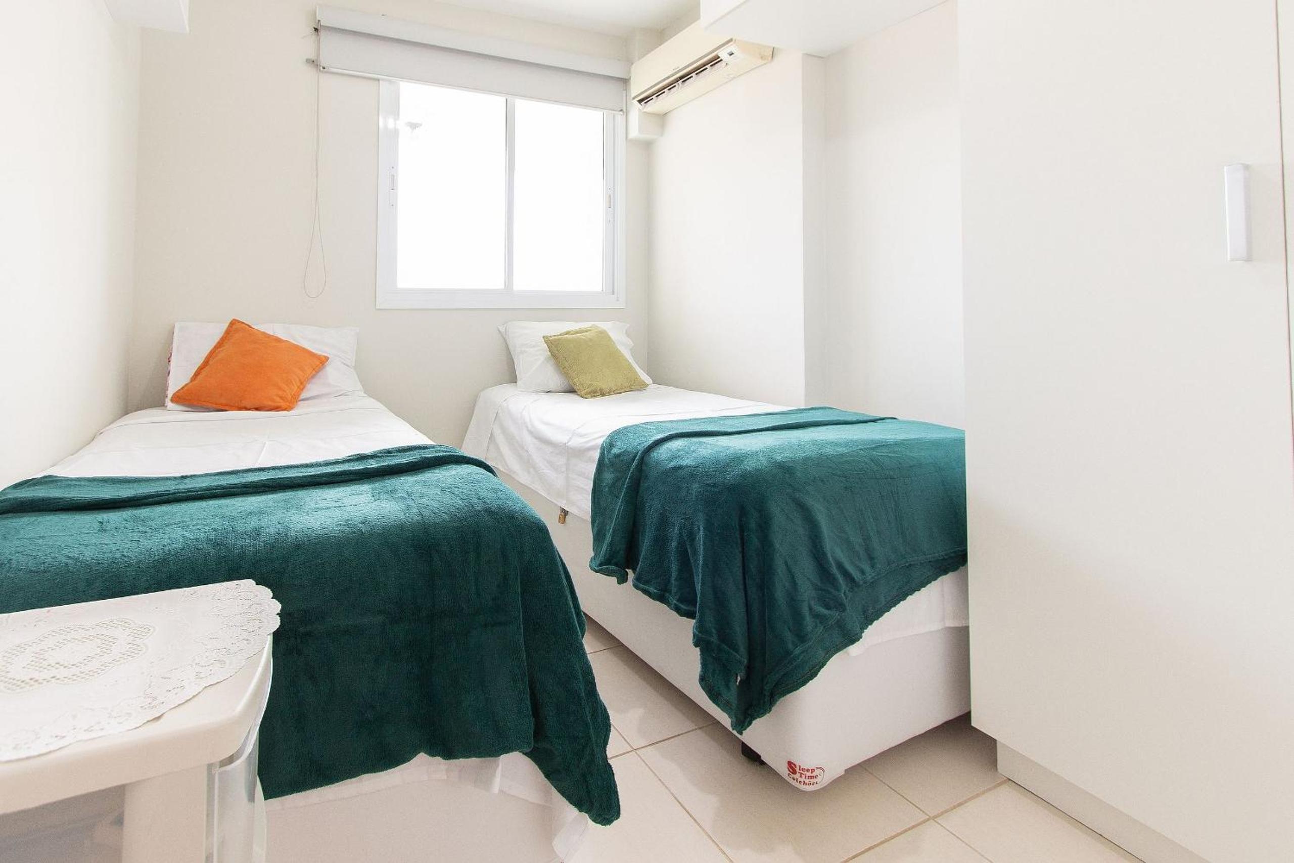 Comfortable 2BDR Apartment with Balcony and Sea View