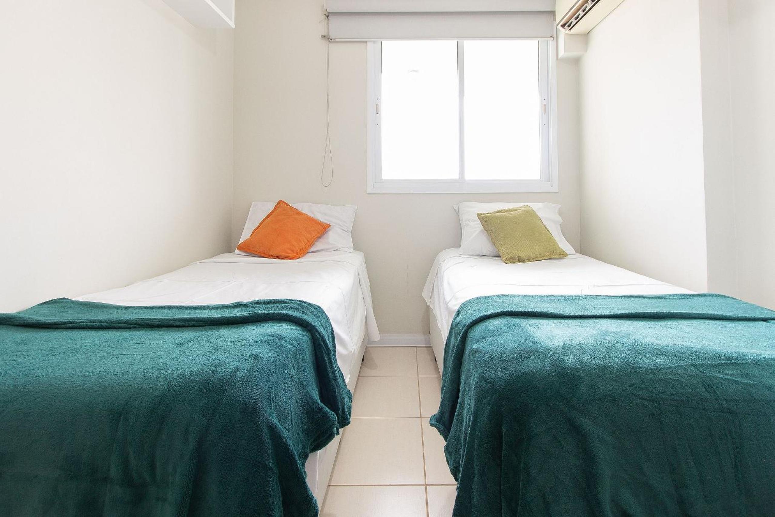 Comfortable 2BDR Apartment with Balcony and Sea View