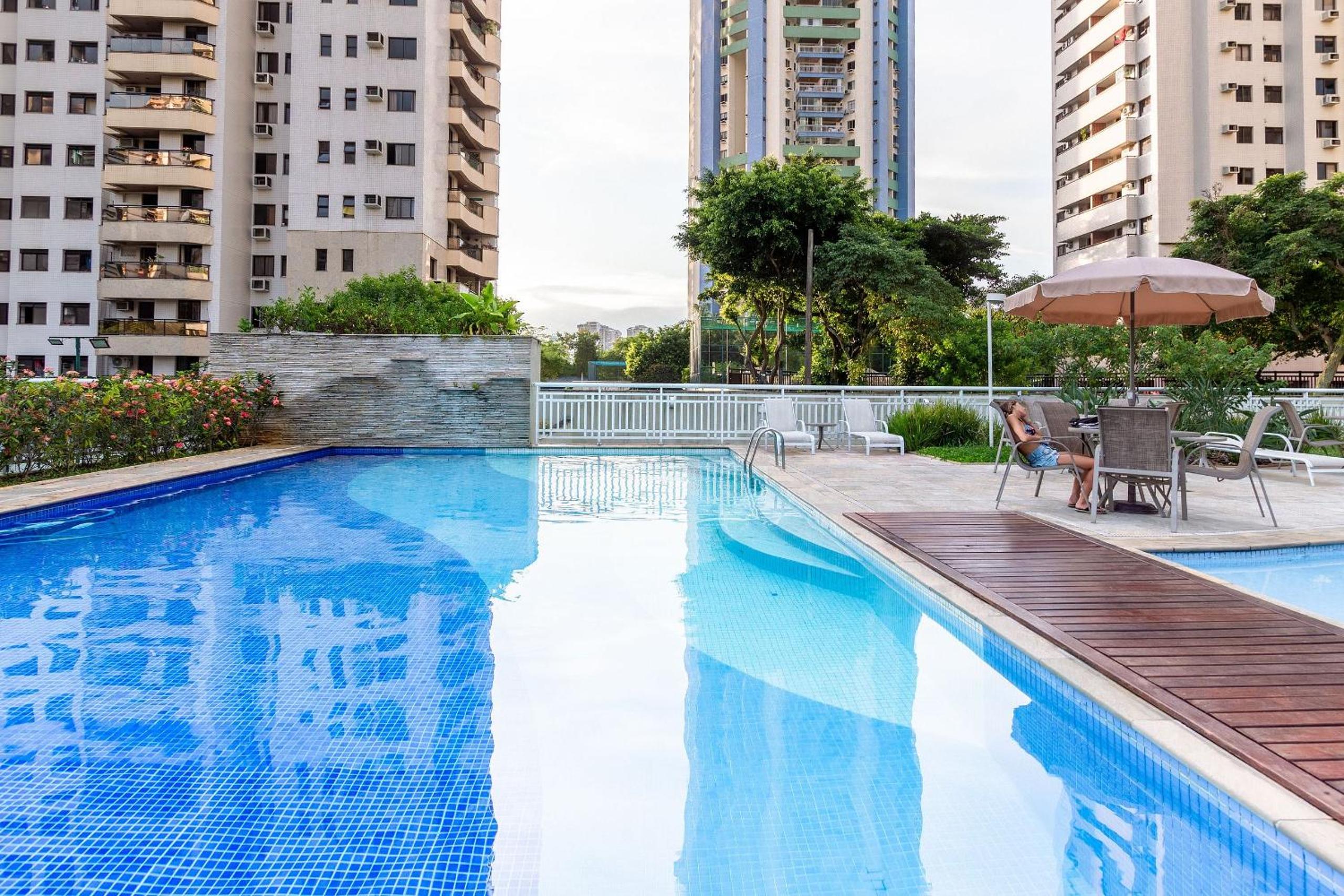 Comfortable 2BDR Apartment with Balcony and Sea View