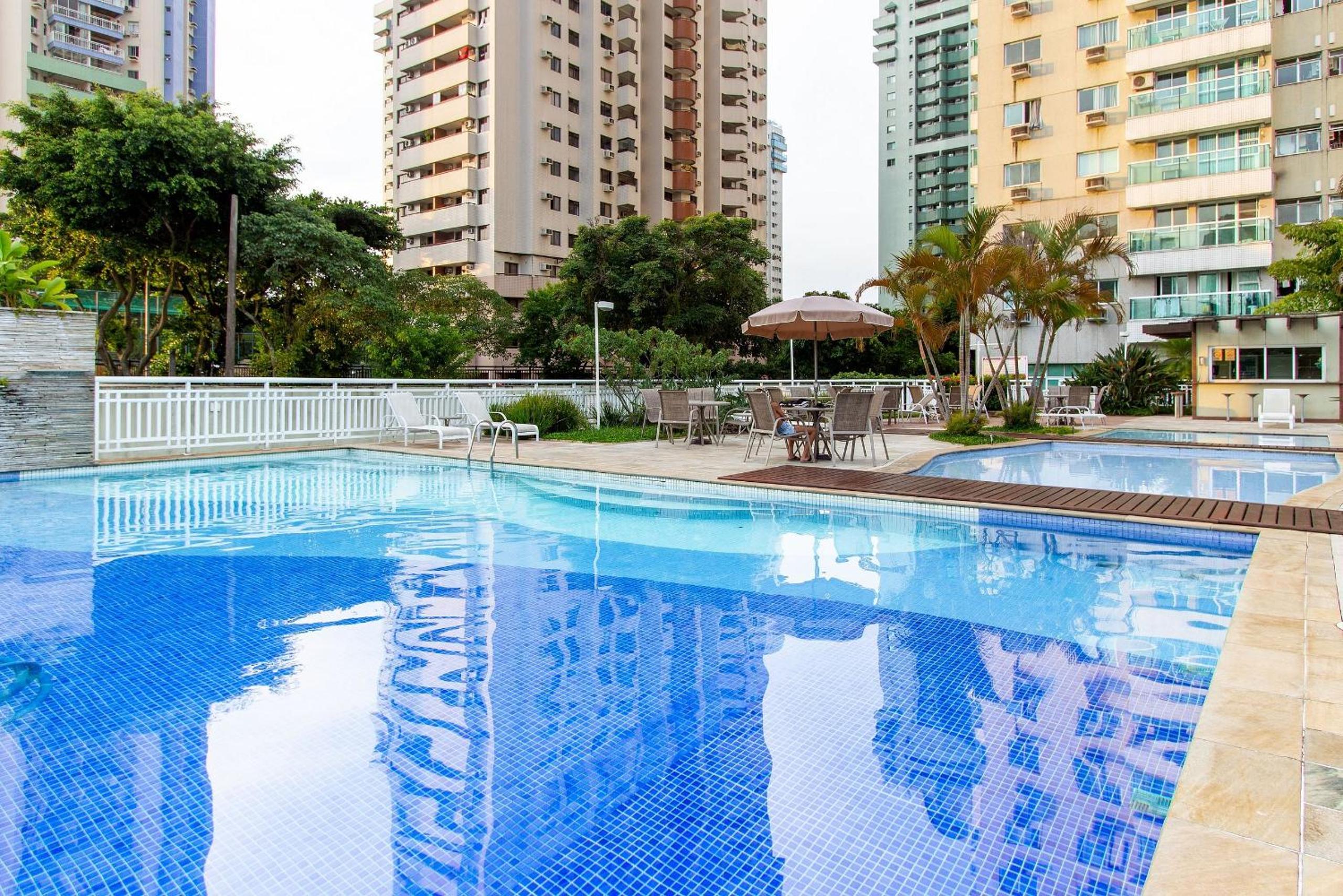 Comfortable 2BDR Apartment with Balcony and Sea View